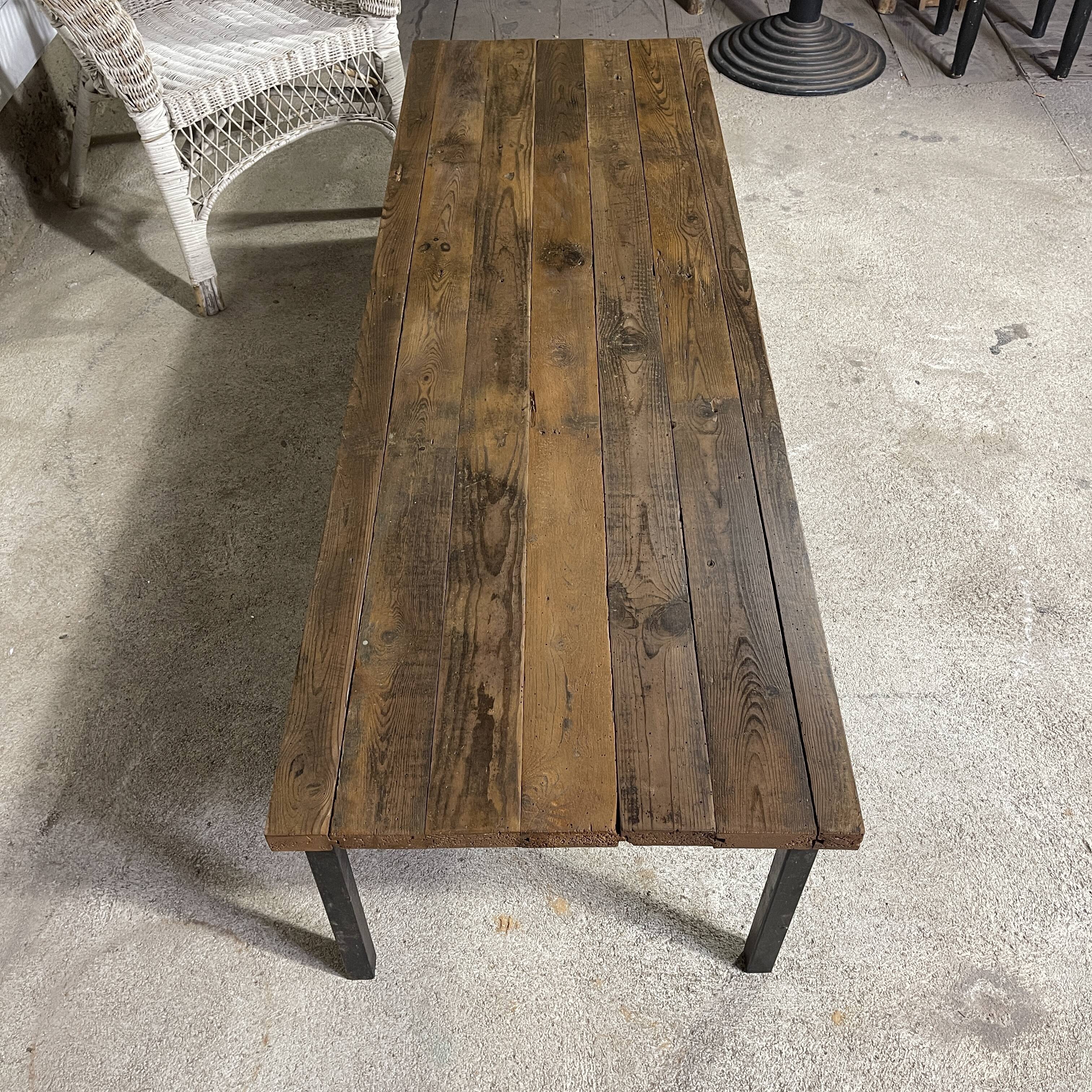 Coffee table in steel and wood