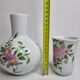 Ensemble pichet et gobelet en porcelaine décorés à la main