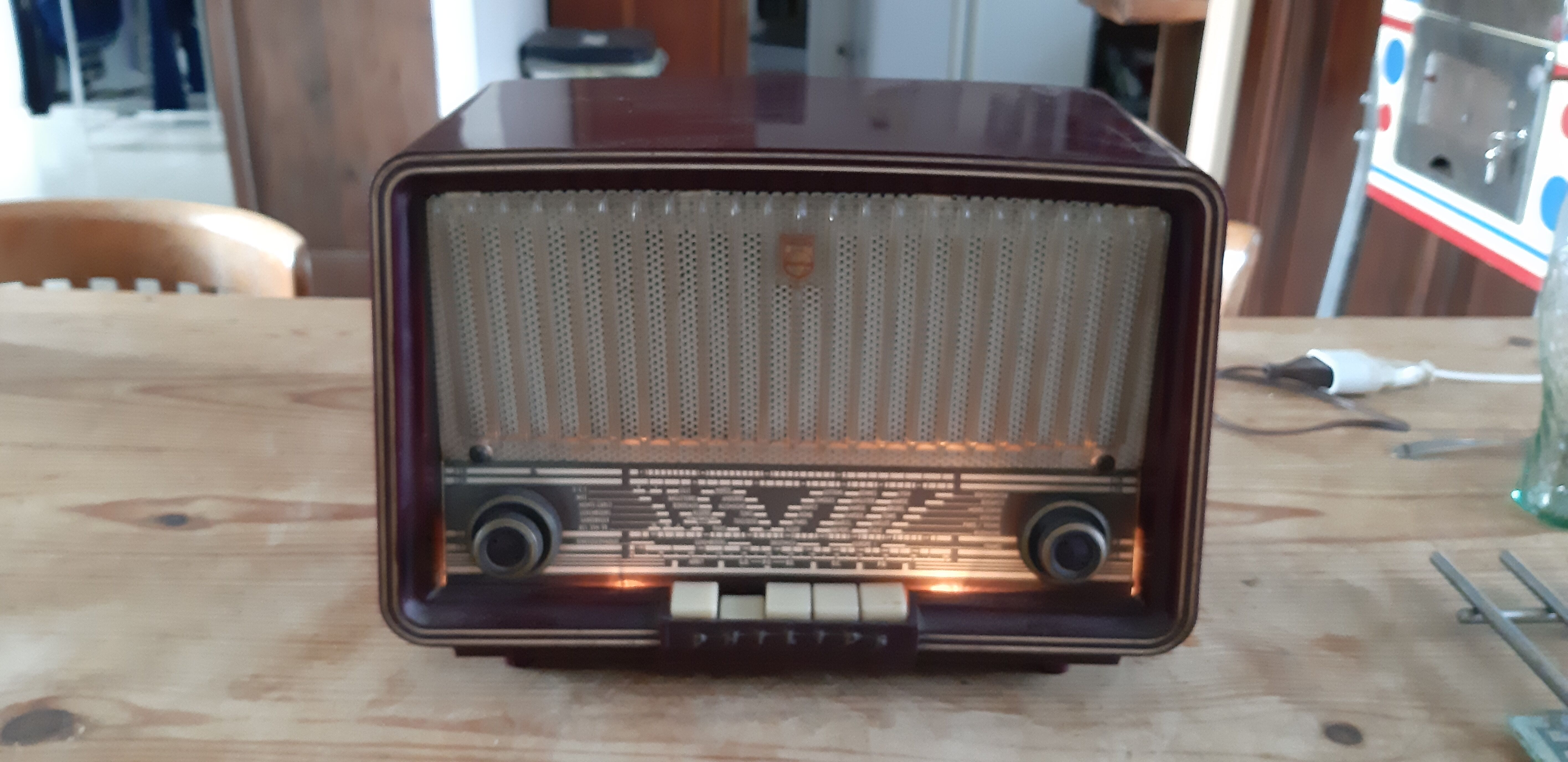 Philips vintage radio in bakelite
