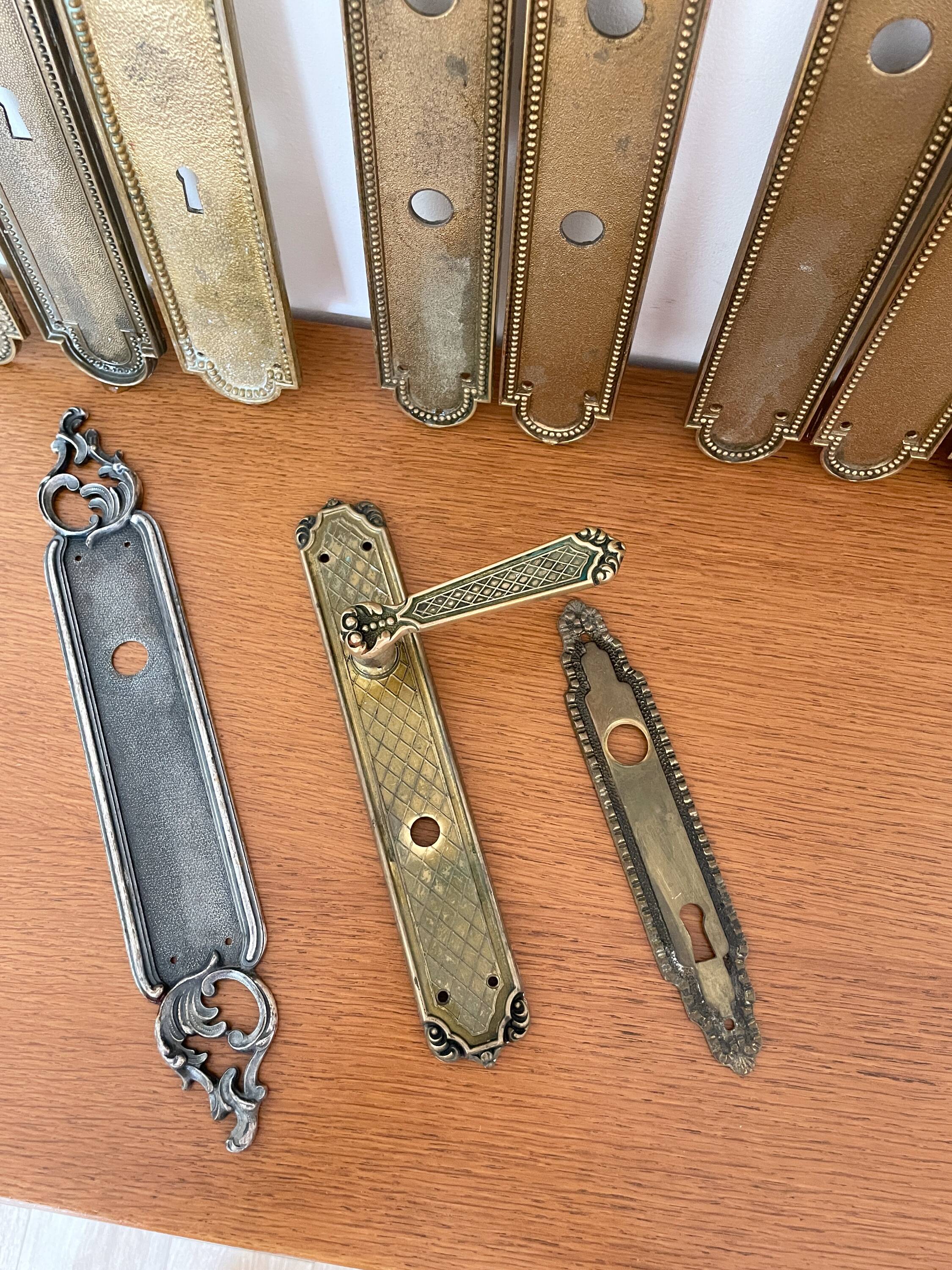 Set of 13 antique beaded brass cleanliness plates + handle – 19th century