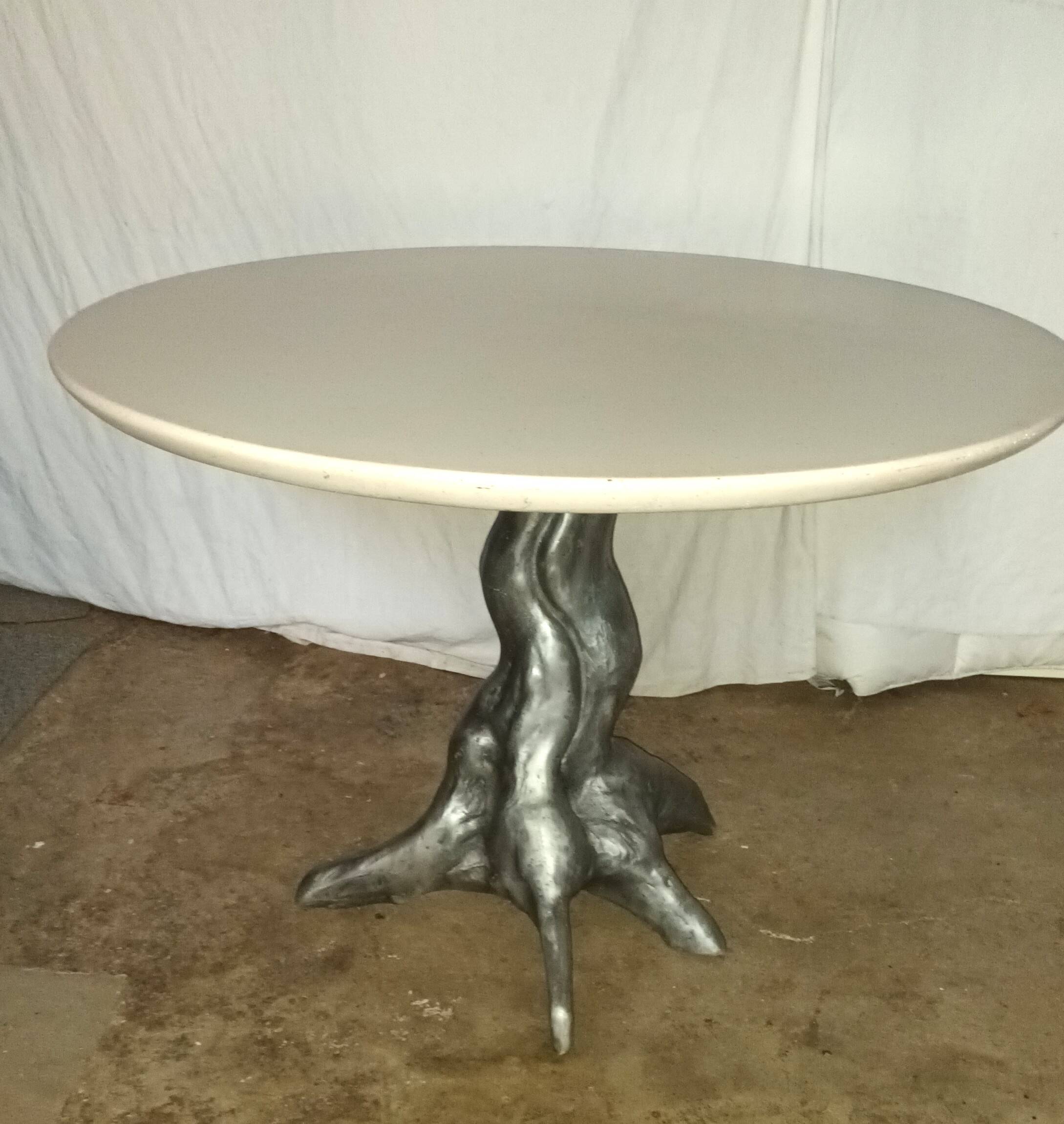 Round table signed OLY Studio