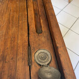 Bureau d’écolier avec encrier métal