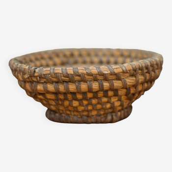 Vintage woven basket, small woven basket, bread basket, banneton
