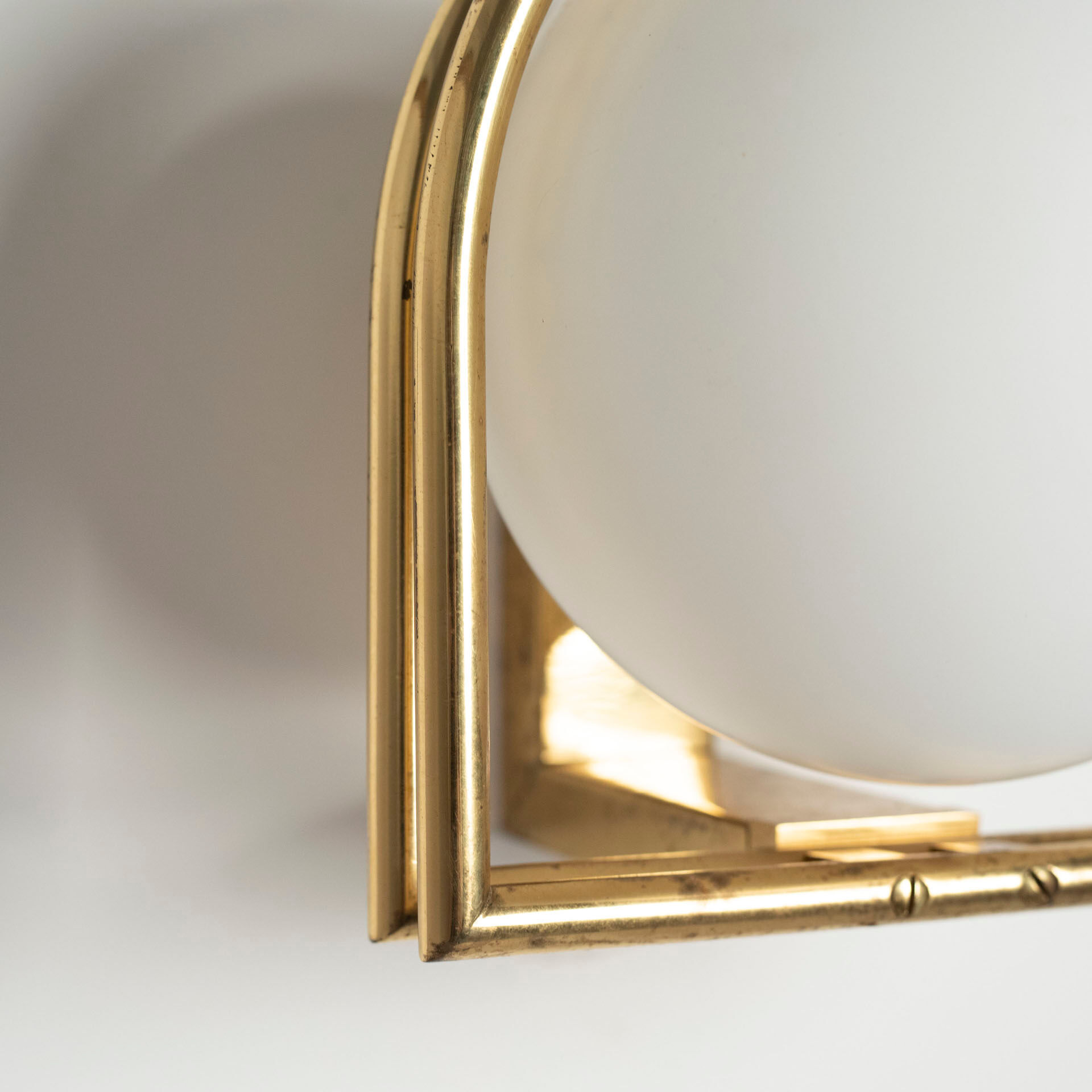 1970s wall lamp / sconce in brass and opaline glass, Italy