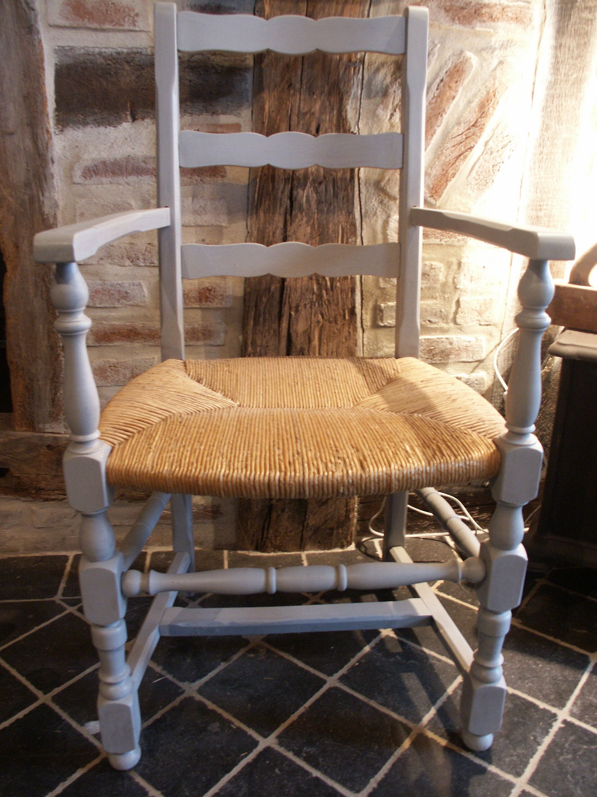 Fauteuil paillé relookée