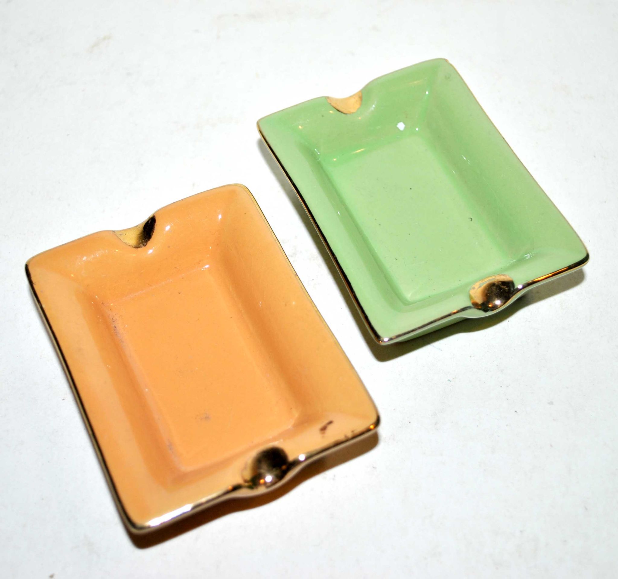 Pair of vintage ashtrays in glazed ceramic and golden orange and green