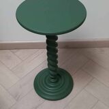 Pedestal table with turned foot