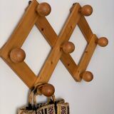 Porte manteau mural en pin
