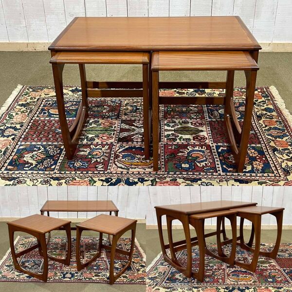 Tables gigognes anglaises en teck, années 70