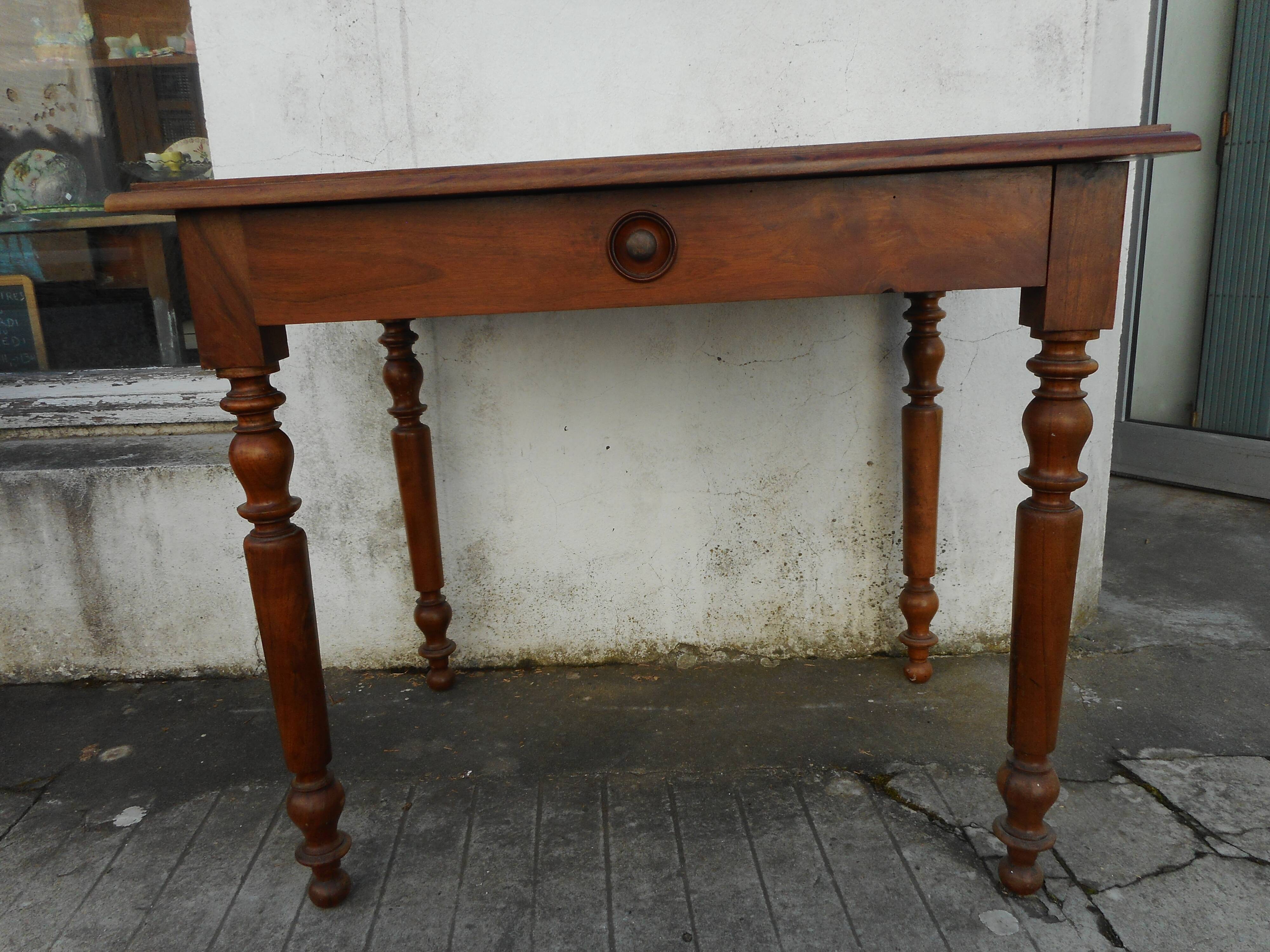 Writing table