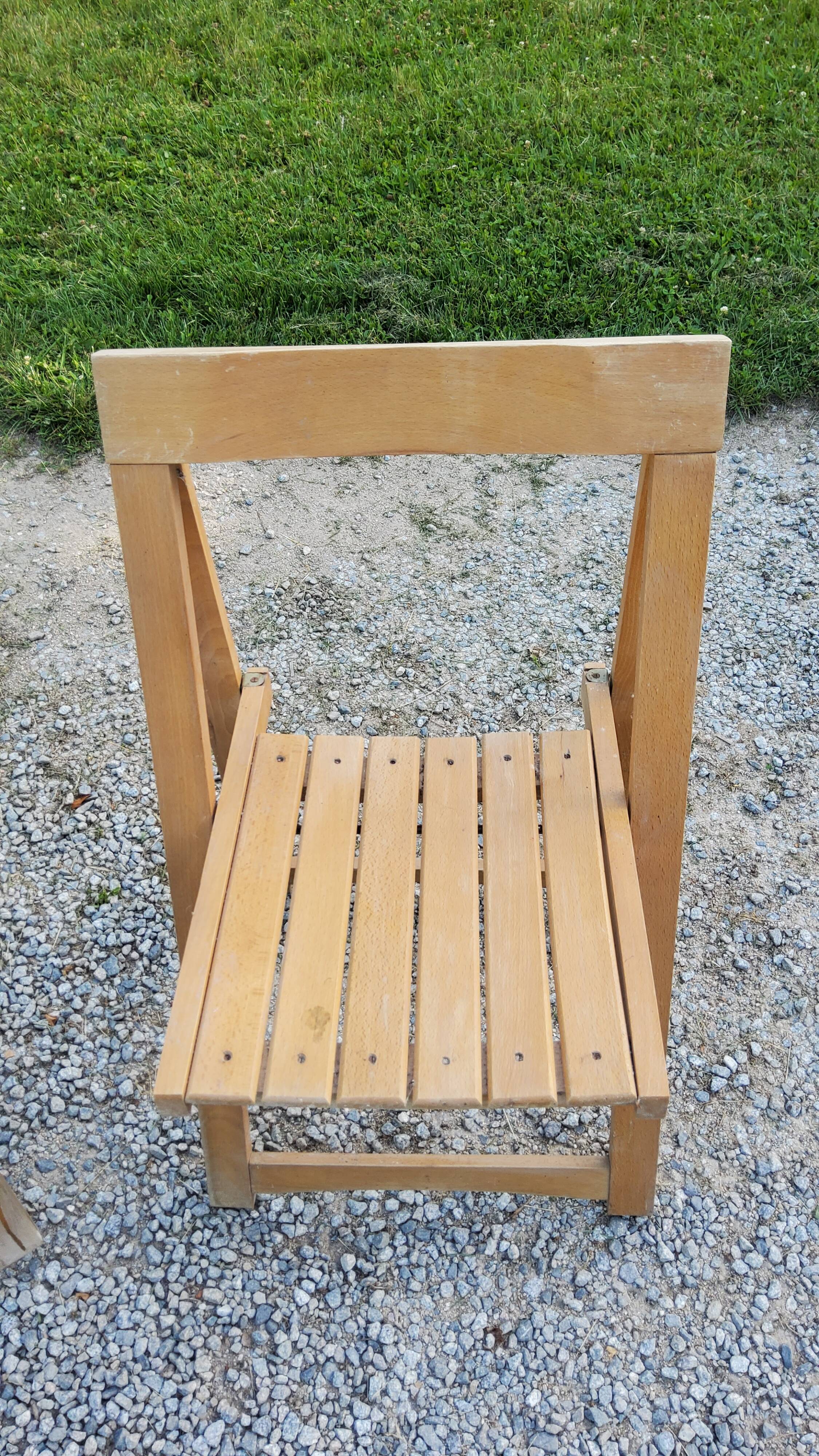 Pair of folding chairs with beech slats from the 70s