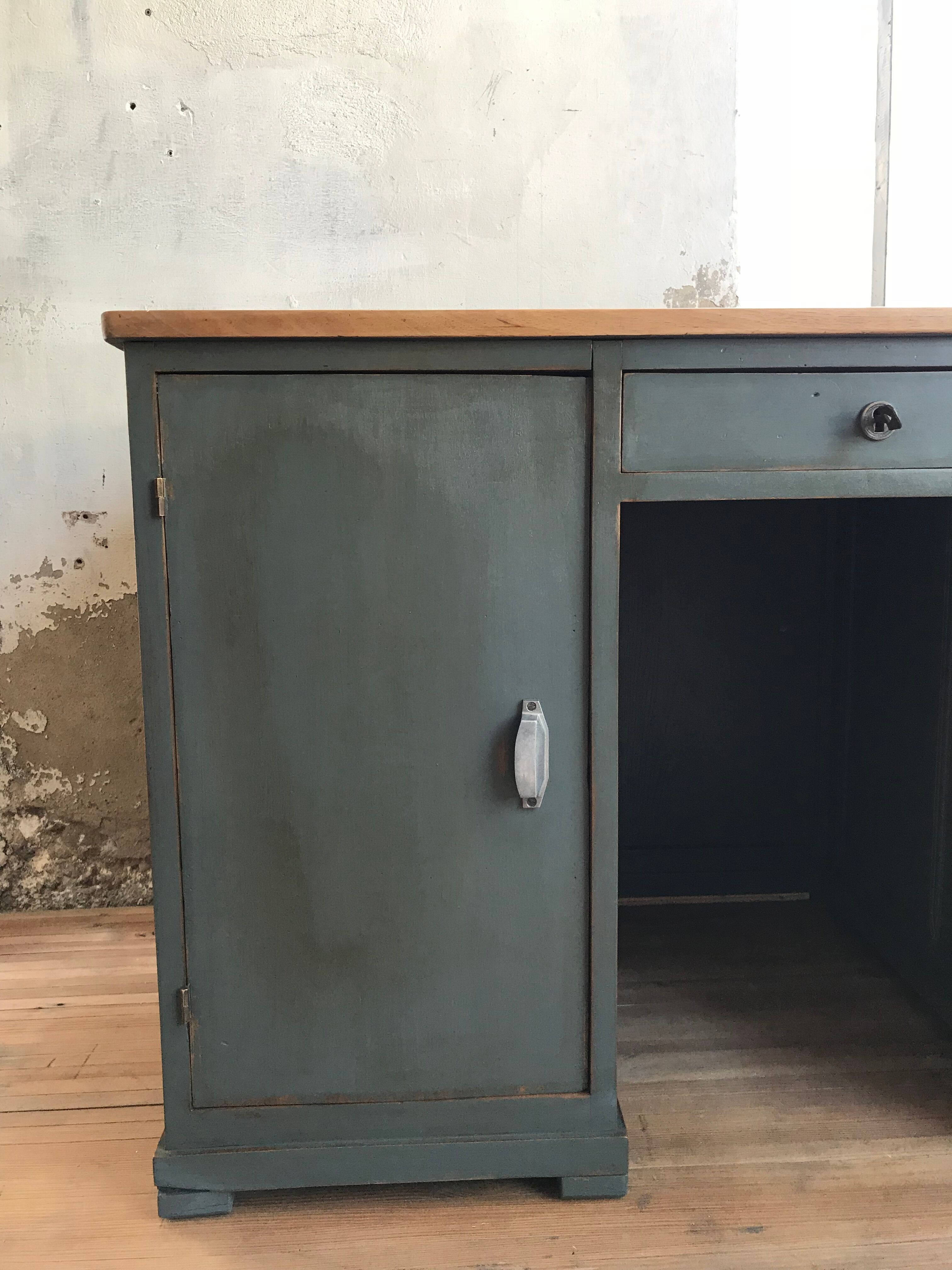 Workshop wooden desk