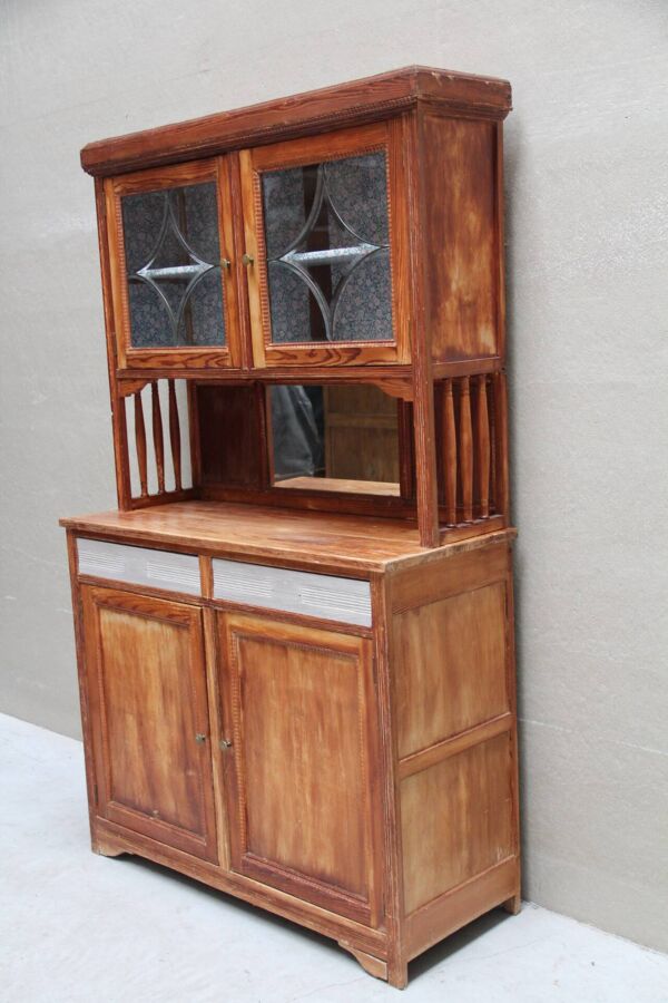 Vaisselier Art Déco en pin, vitres biseautées