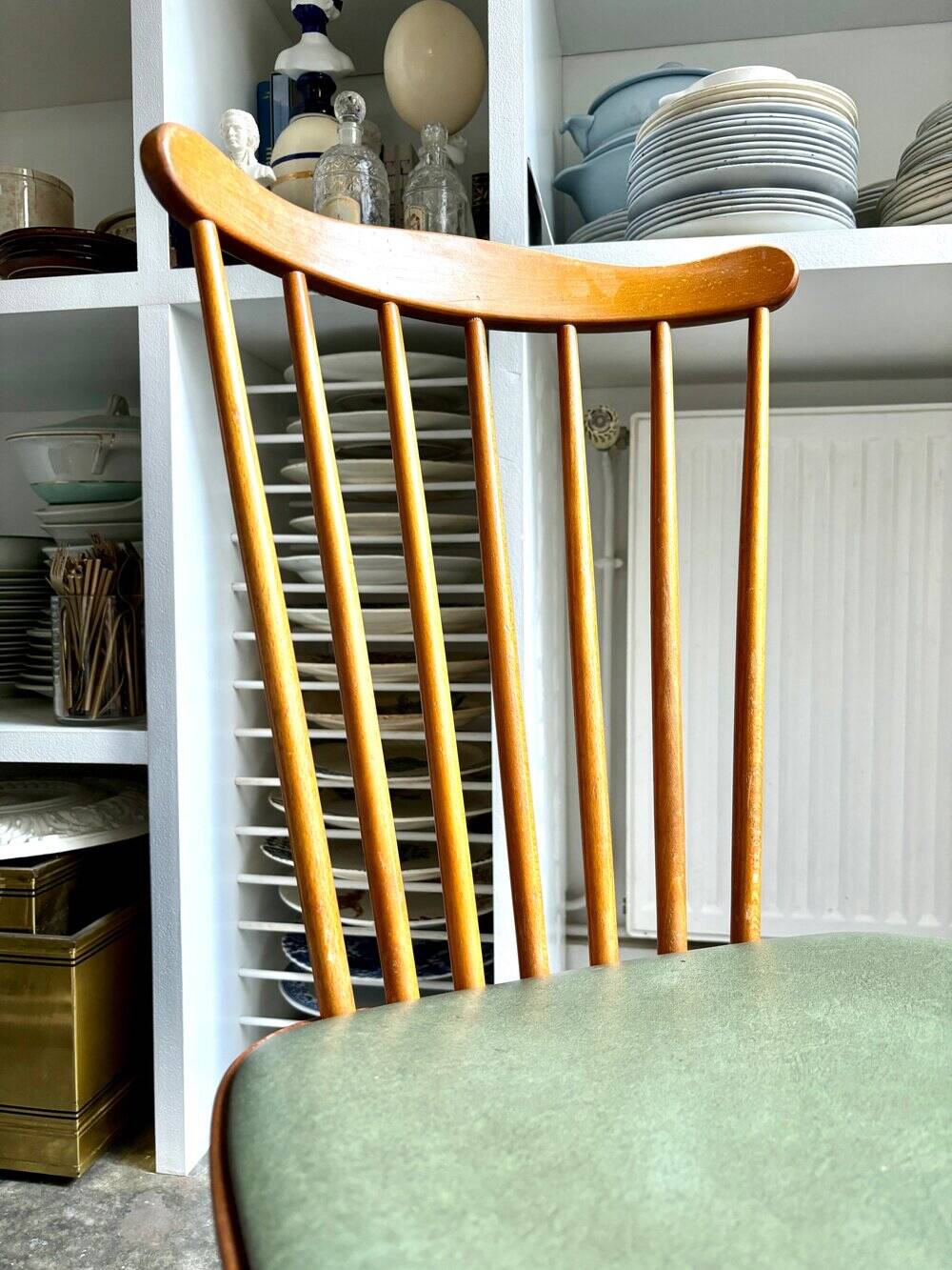 Baumann bistro chair in light wood and green skai, “Menuet” model