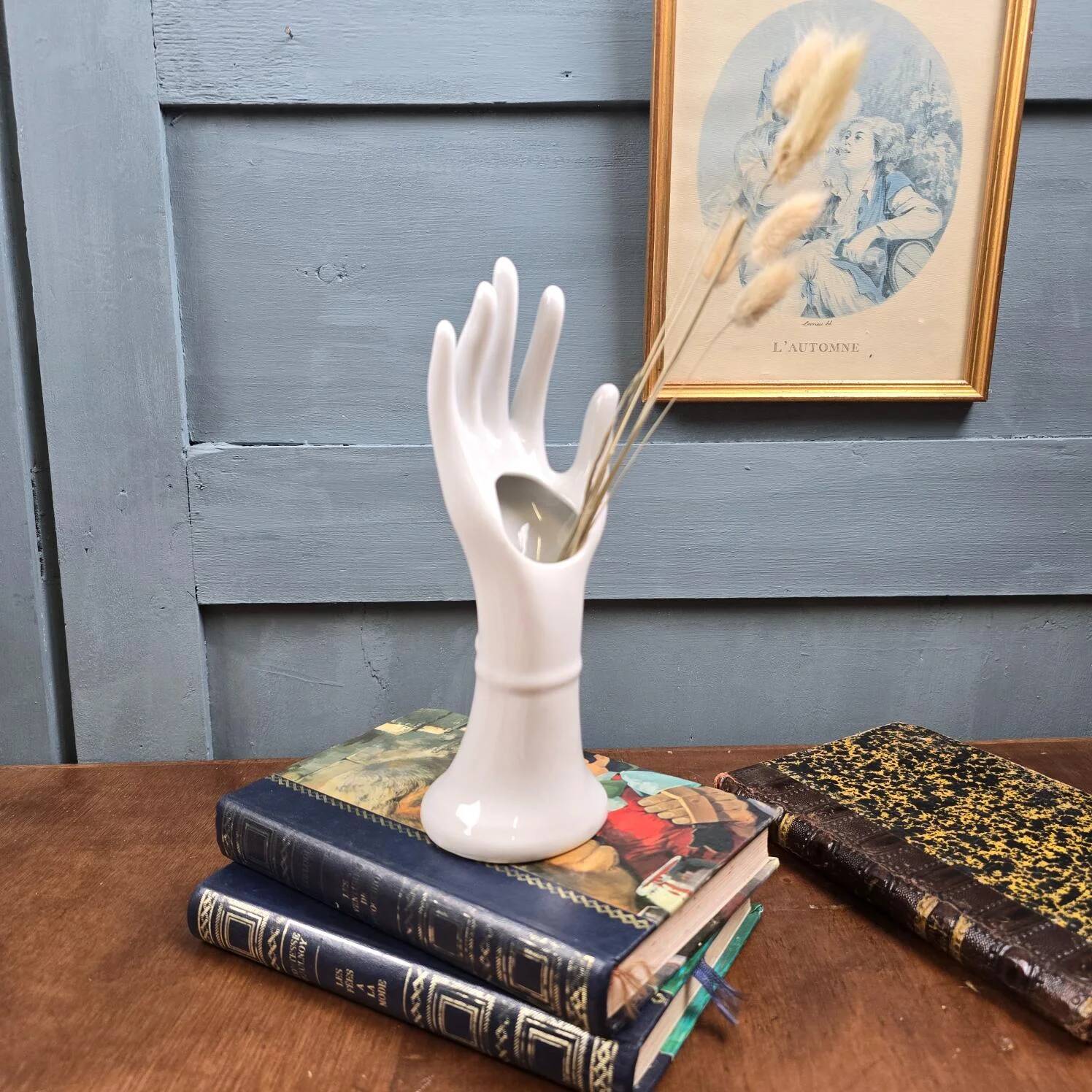 Main Baguier / Soliflore en porcelaine blanche