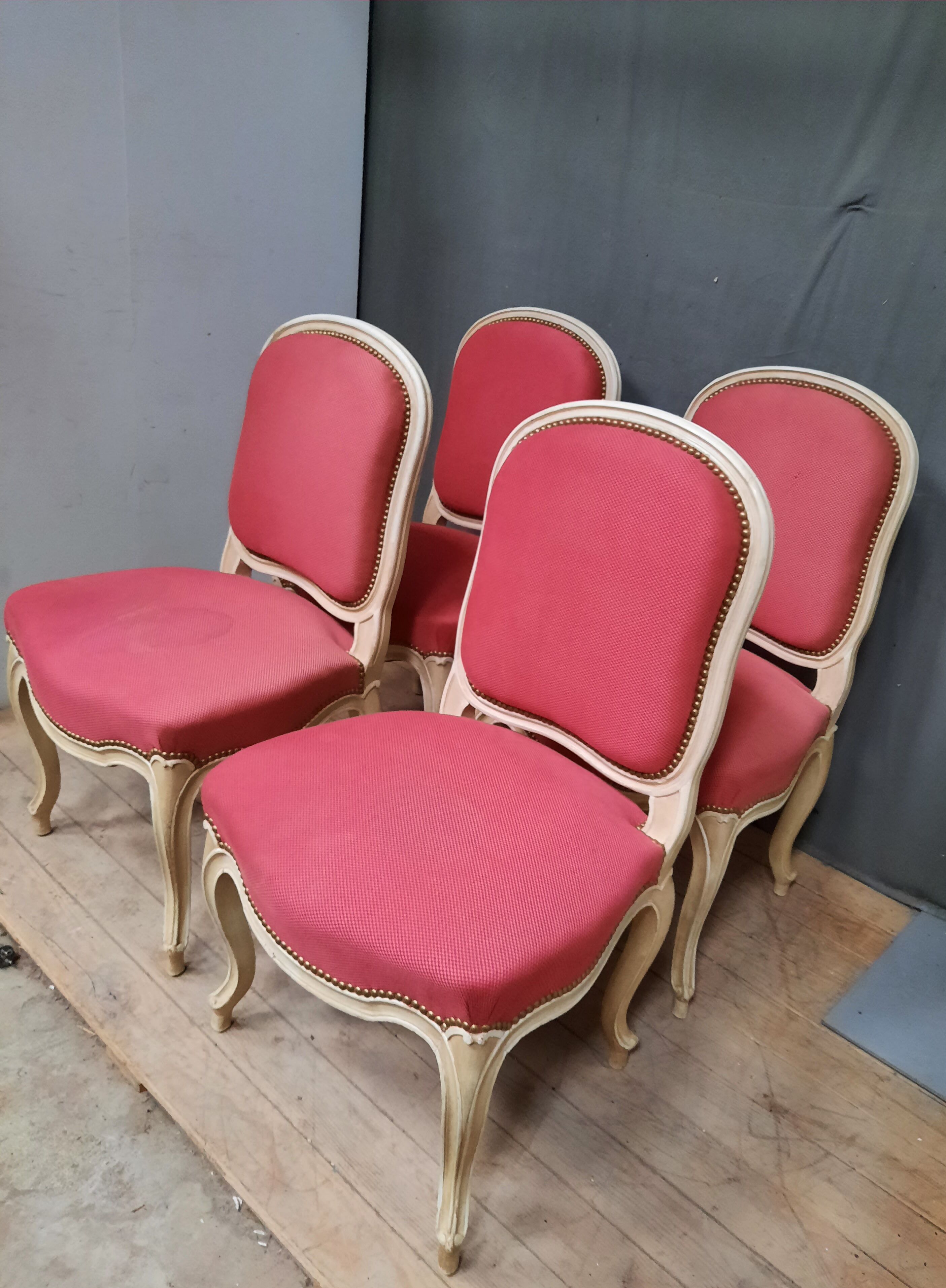 Suite de 4 chaises de style Louis XV