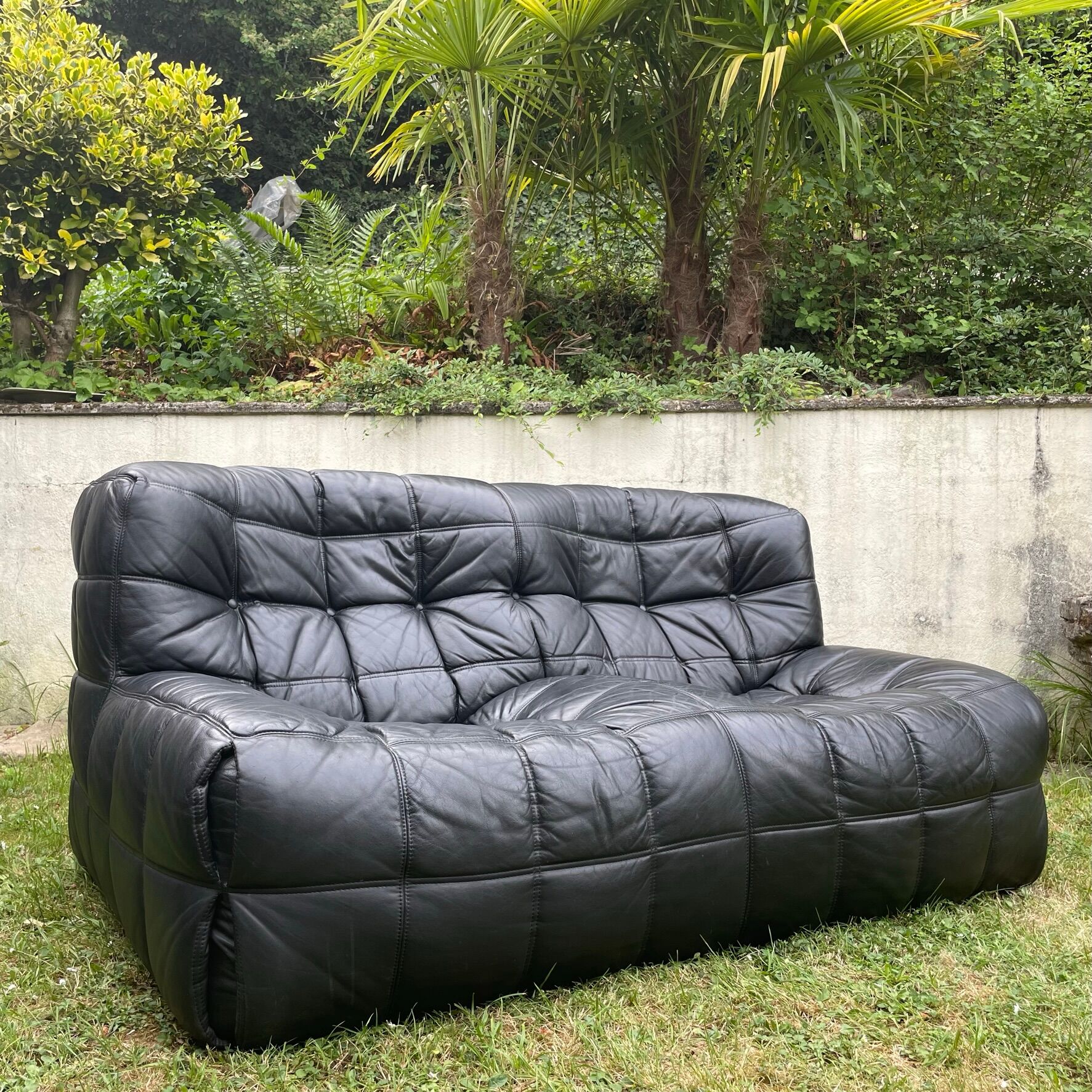 Kashima 2-seater sofa in black leather Michel Ducaroy, 1970