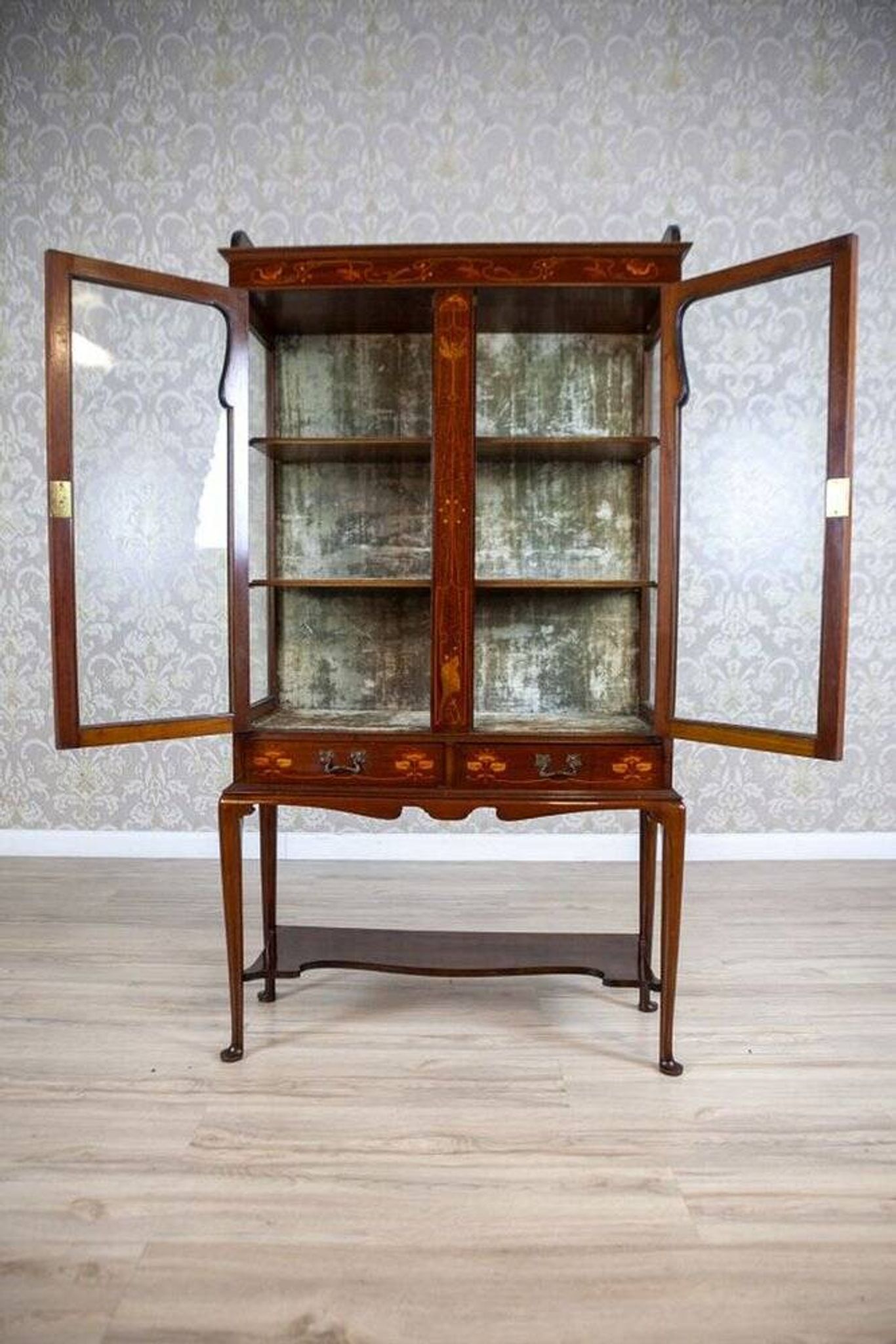 Vitrine en acajou incrustée anglaise