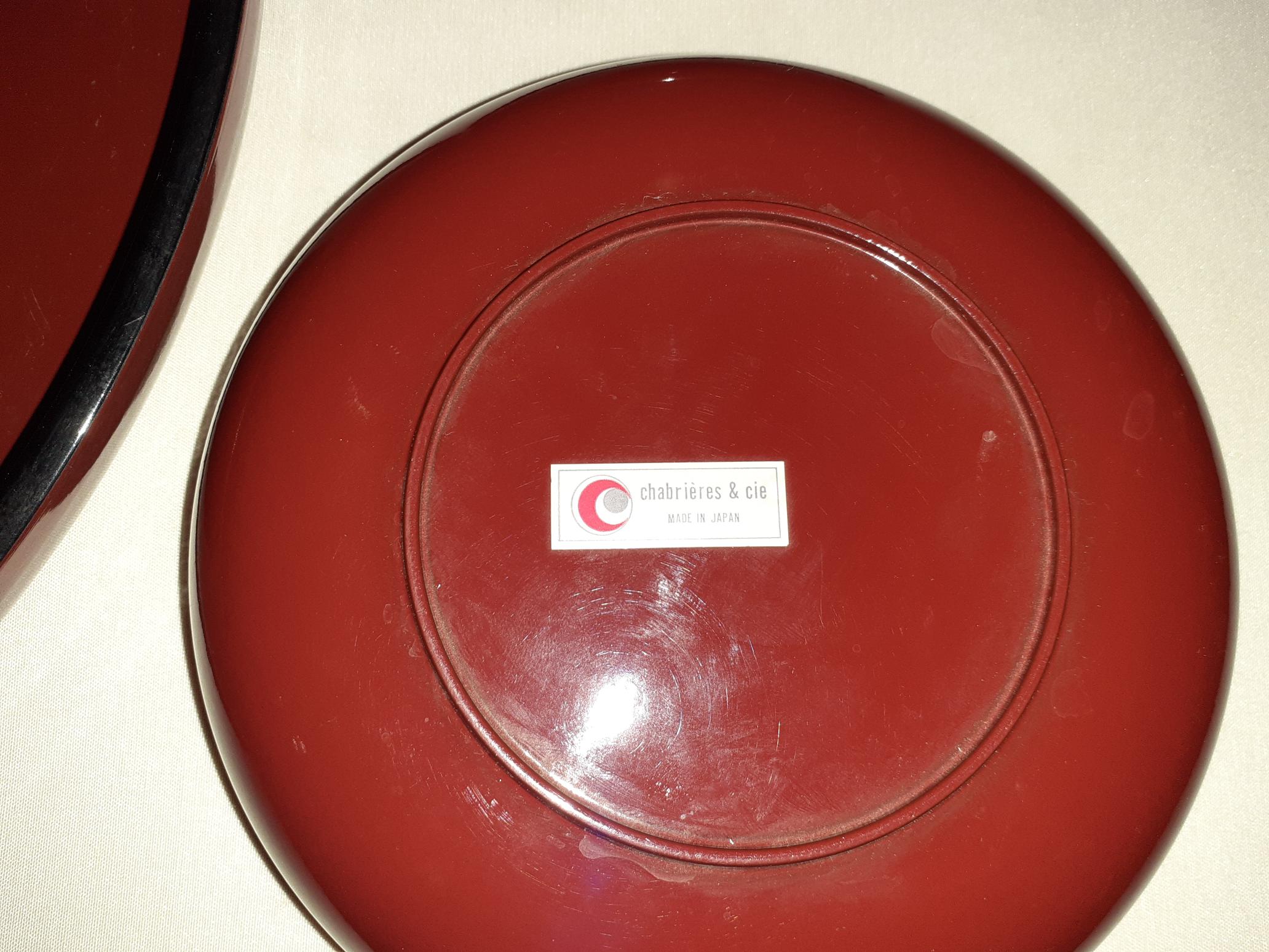 Plateau en bakélite laqué du Japon vintage avec 4 pièces