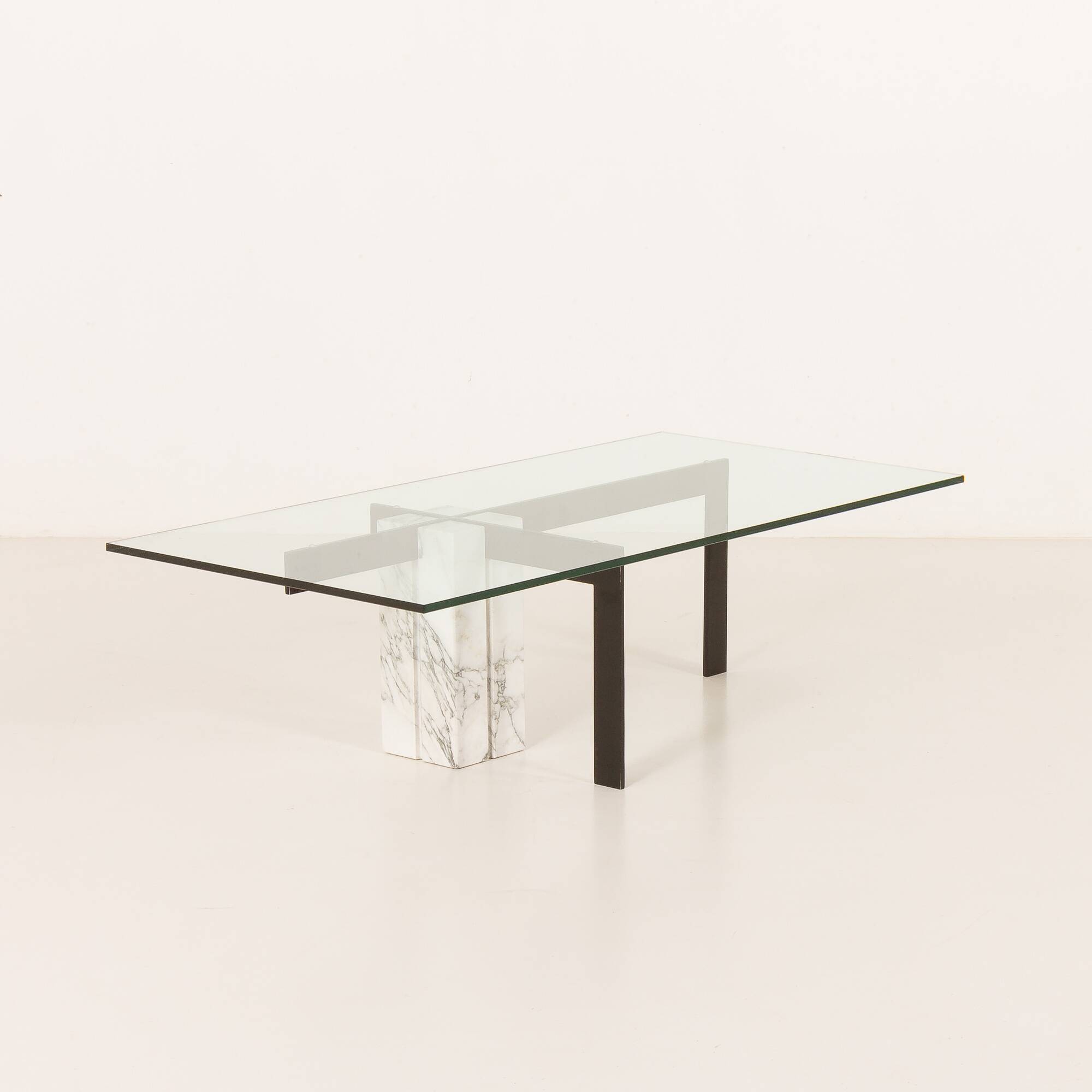 Table basse en marbre de Carrare par Hank Kwint pour Metaform, Italie, années 1980.