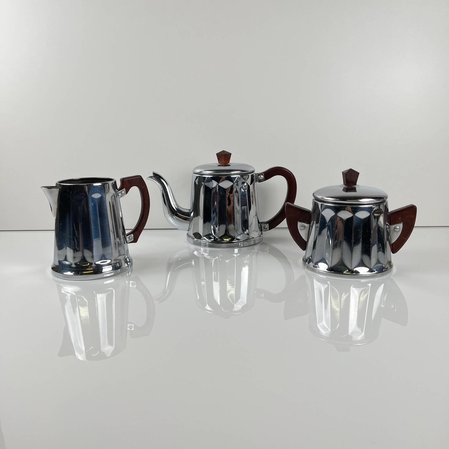 Vintage chrome-plated metal and bakelite coffee set, 1940s/50s