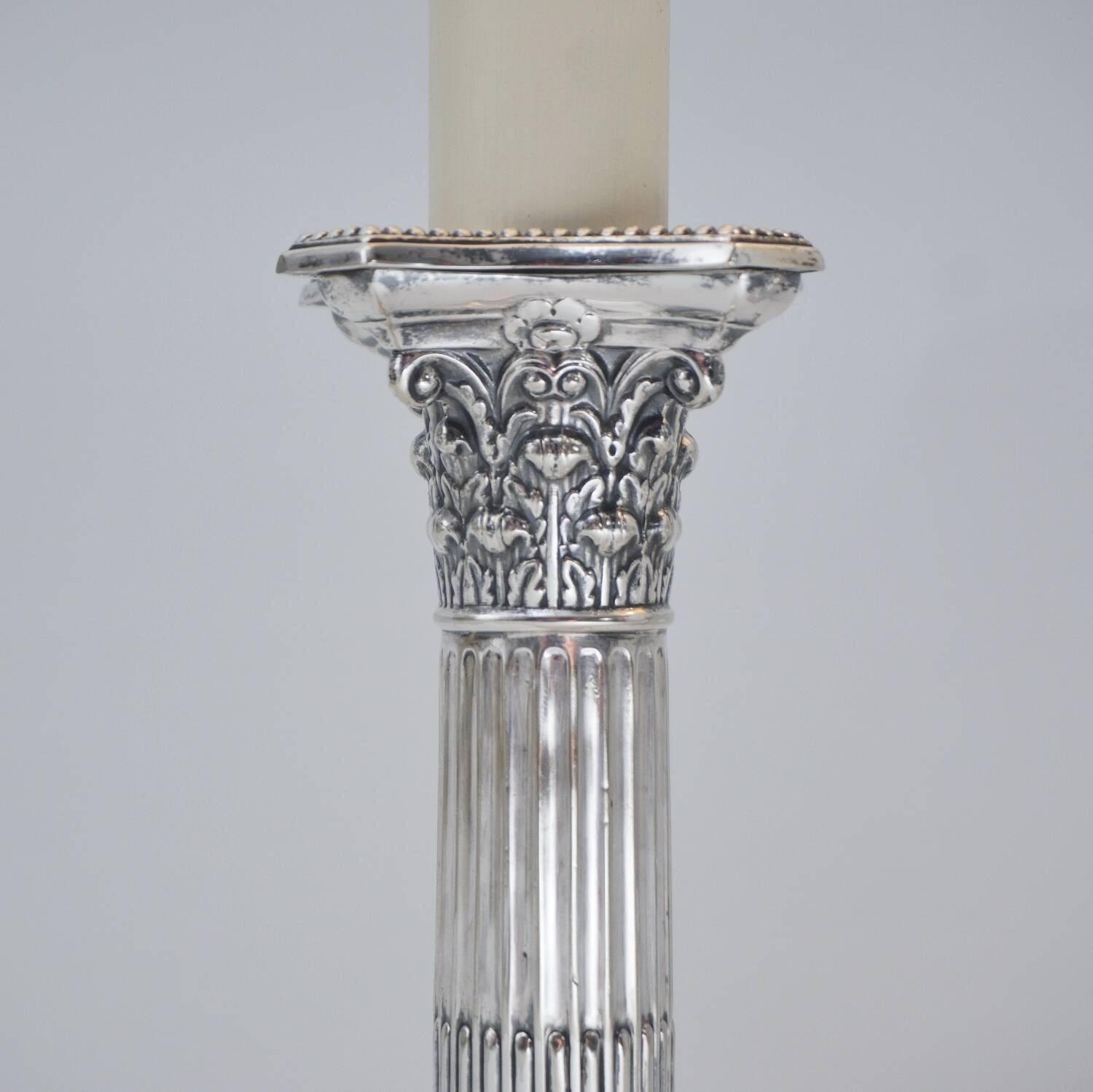 Paire antique de lampes de table en argent corinthien, William Hutton, années 1900, Royaume-Uni