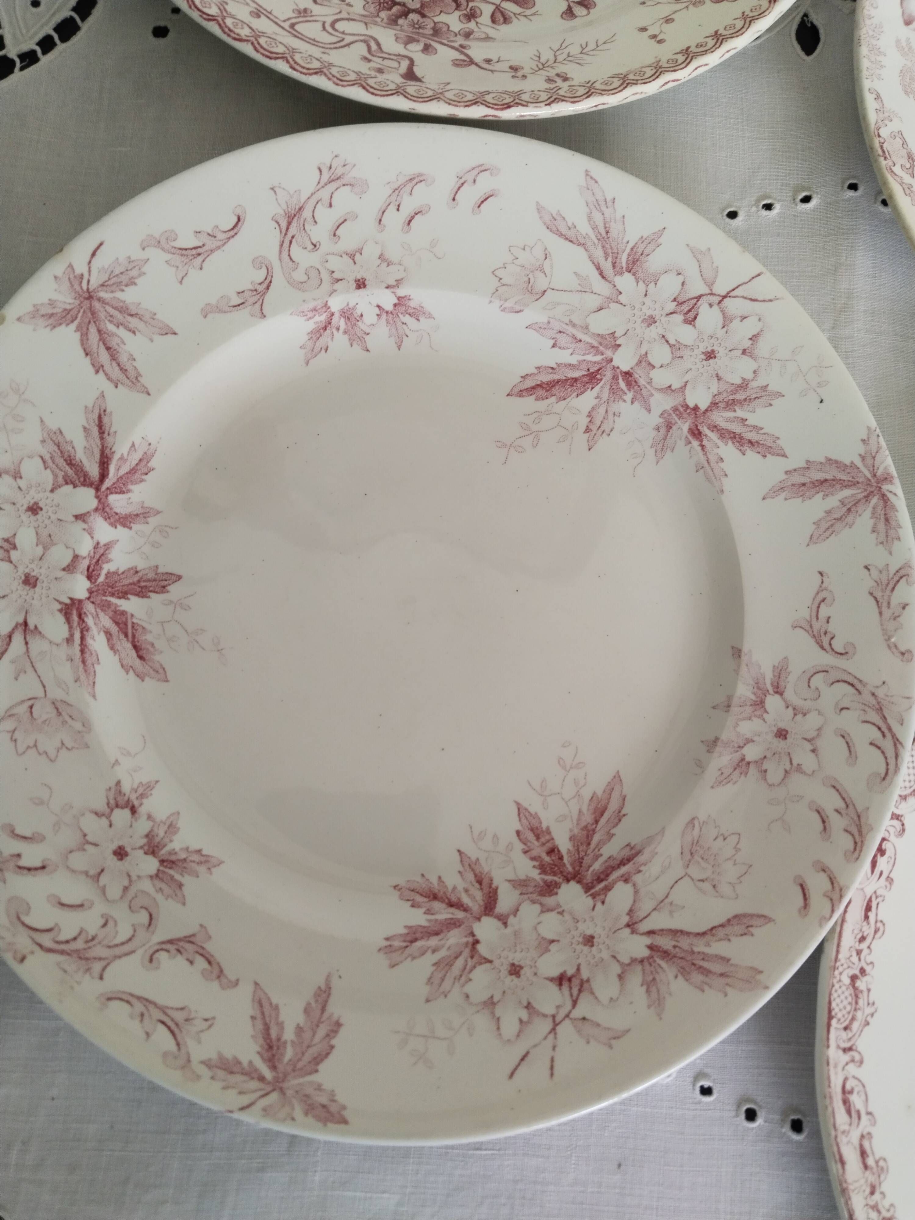 Set of 5 dinner plates in Terre de fer earthenware, red color, antique French