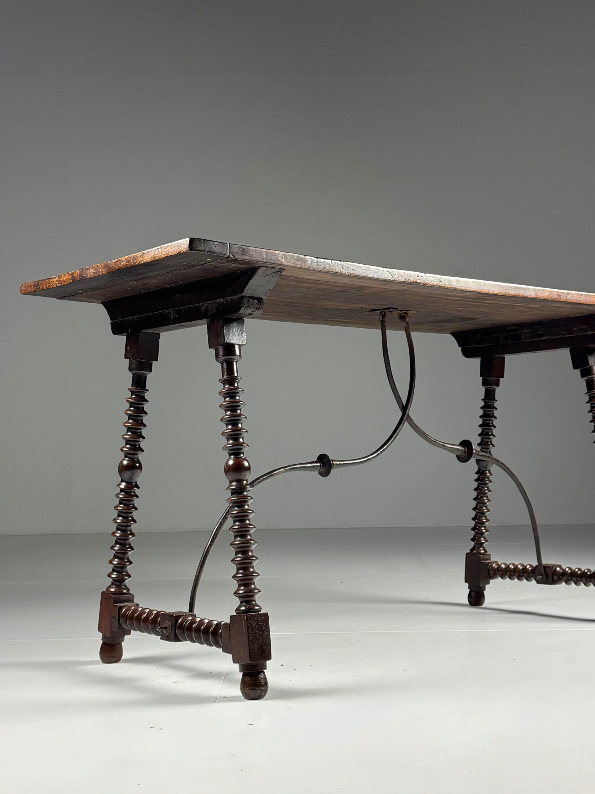 Table espagnole du XVIIIe siècle