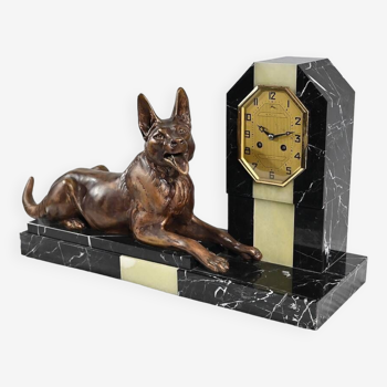 Horloge de cheminée en marbre et sculpture de chien, Art Déco, 1930