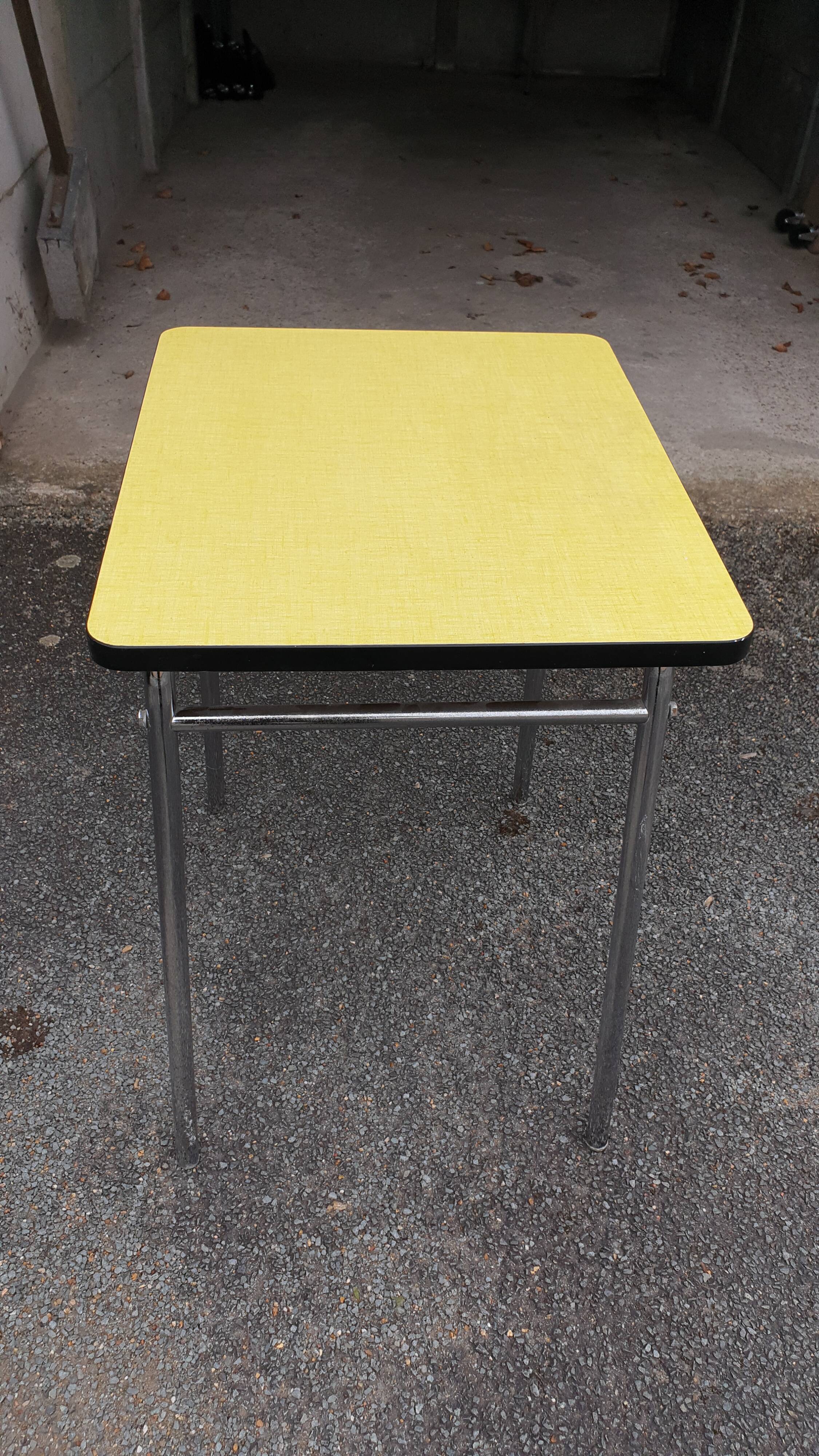 Table formica canary yellow sixties seventies