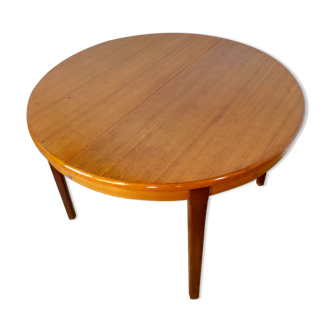 Scandinavian teak extandable round table