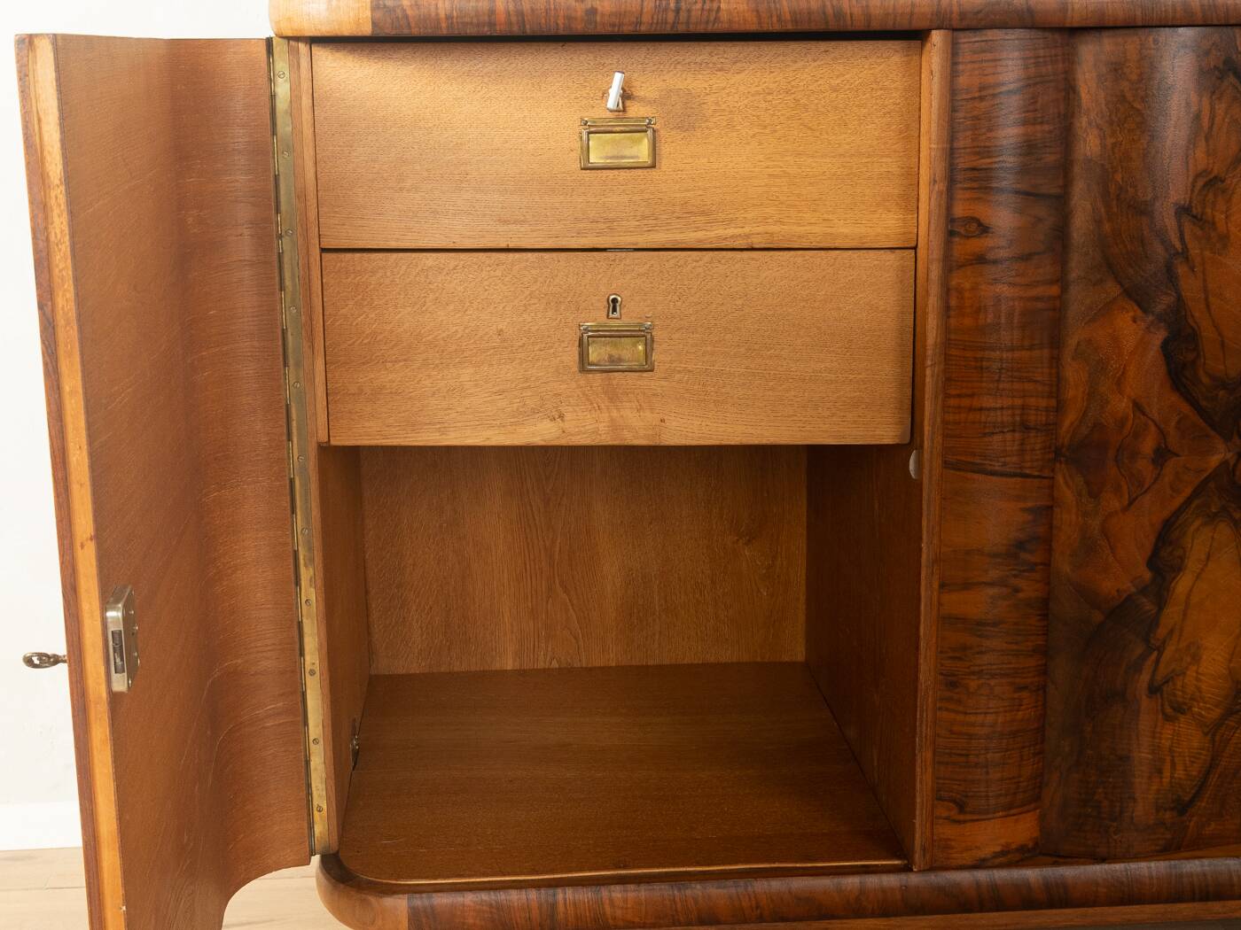 Buffet Art Déco des années 1920