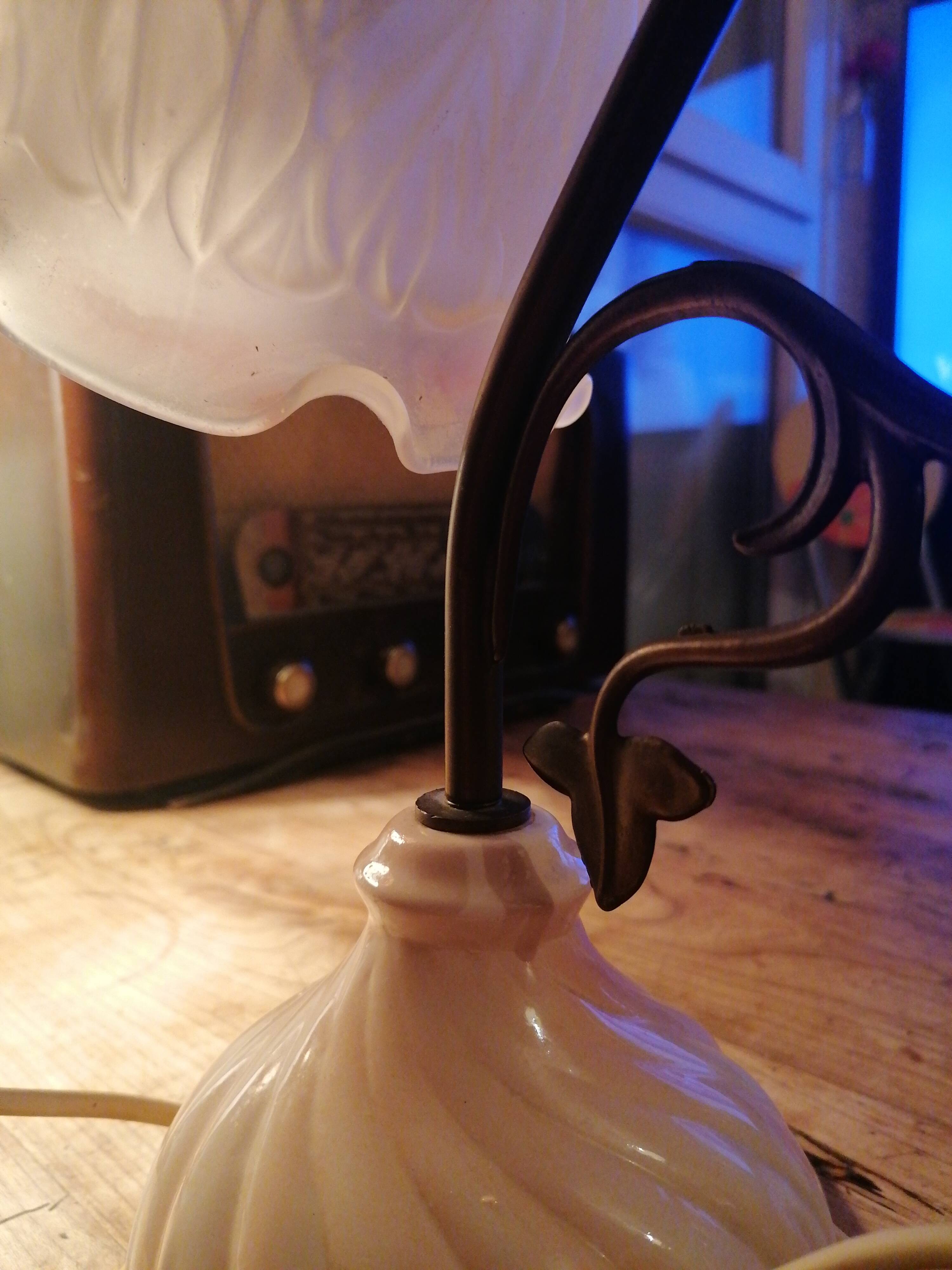 Retro lamp in brass and pink ceramic