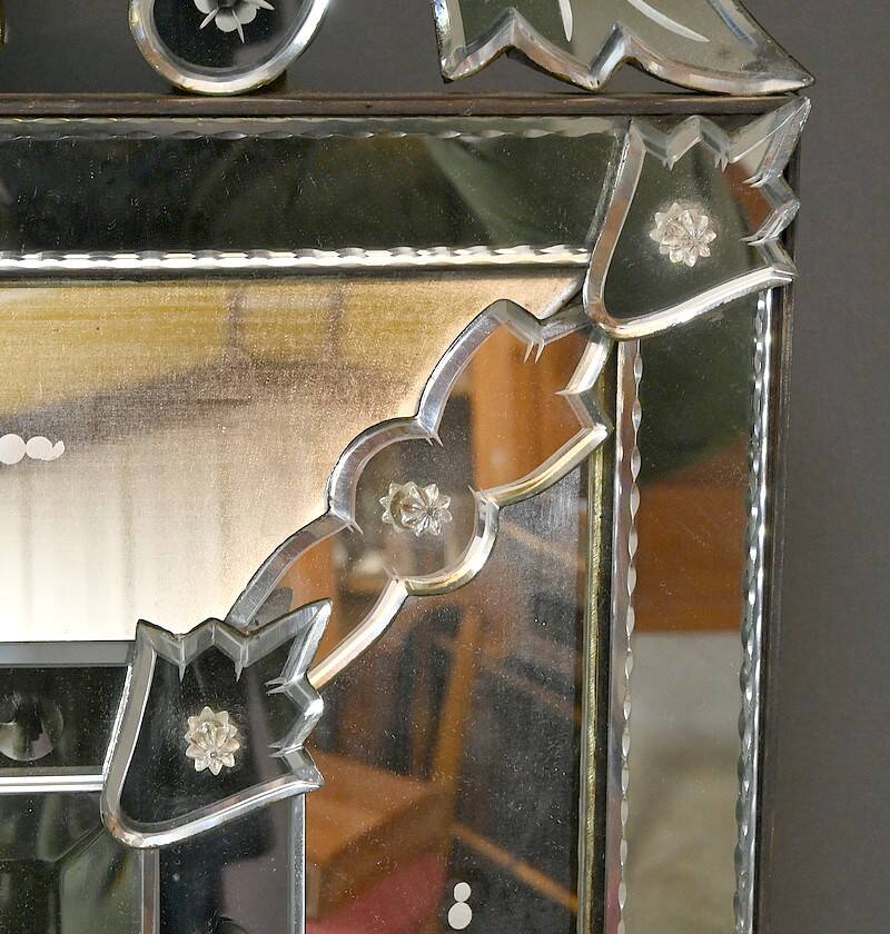 Important Venetian Mirror with Pediment, Italy – Early 20th Century