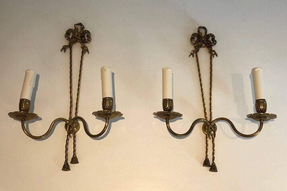 Paire d'appliques en bronze de style Louis XVI