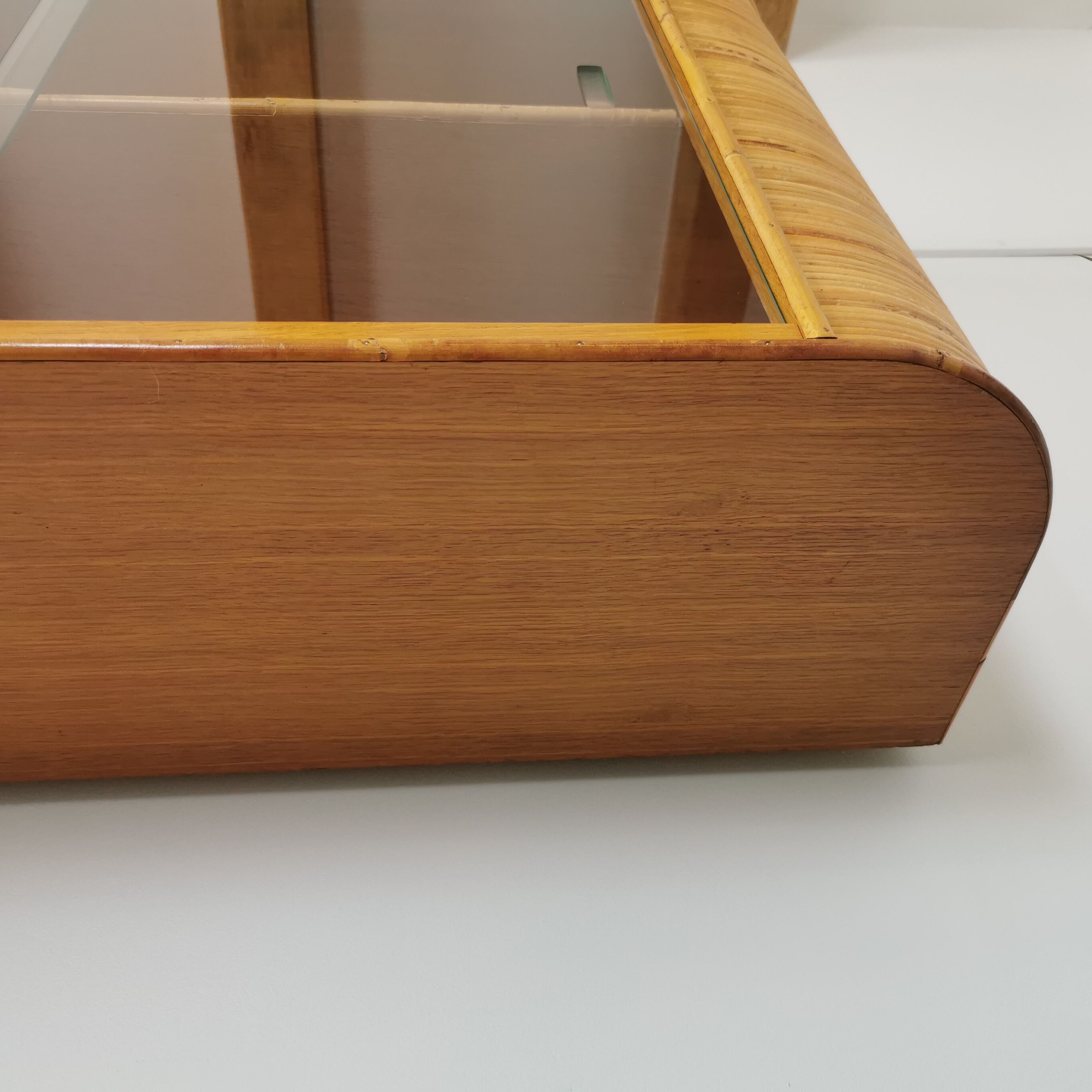 Rattan wall display case 60'