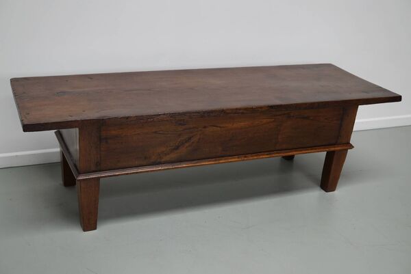 Table basse rustique en châtaignier de style campagnard espagnol du XIXe siècle
