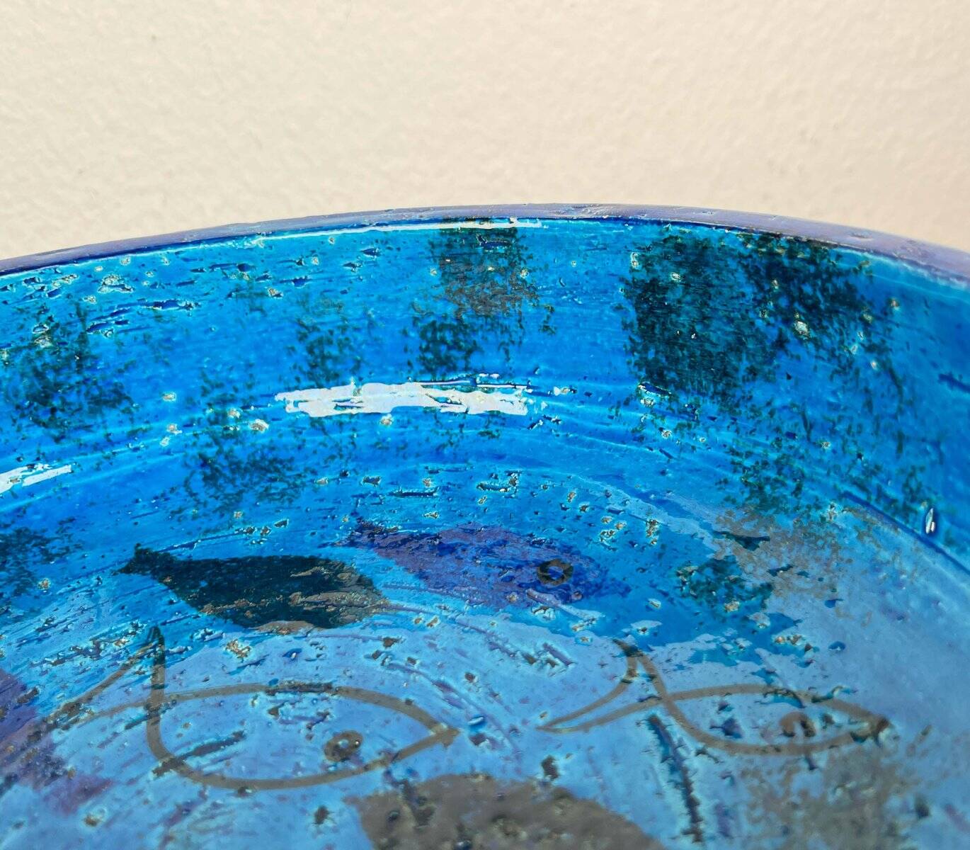 Bowl in the shape of a fish, modern fish from the mid-century by Aldo Londi for Bitossi, Italy, 1960s.