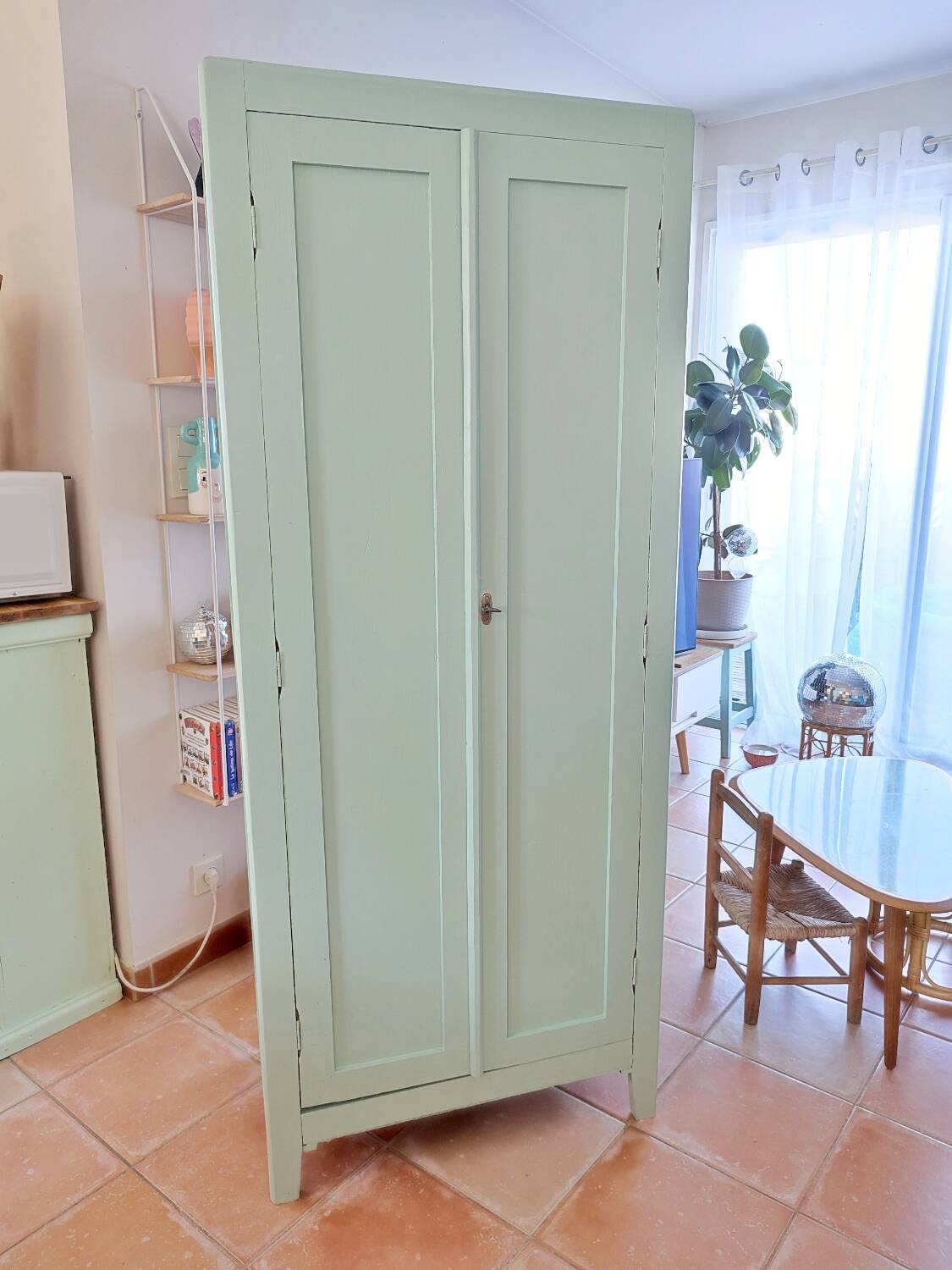 Armoire parisienne vintage, placard de rangement