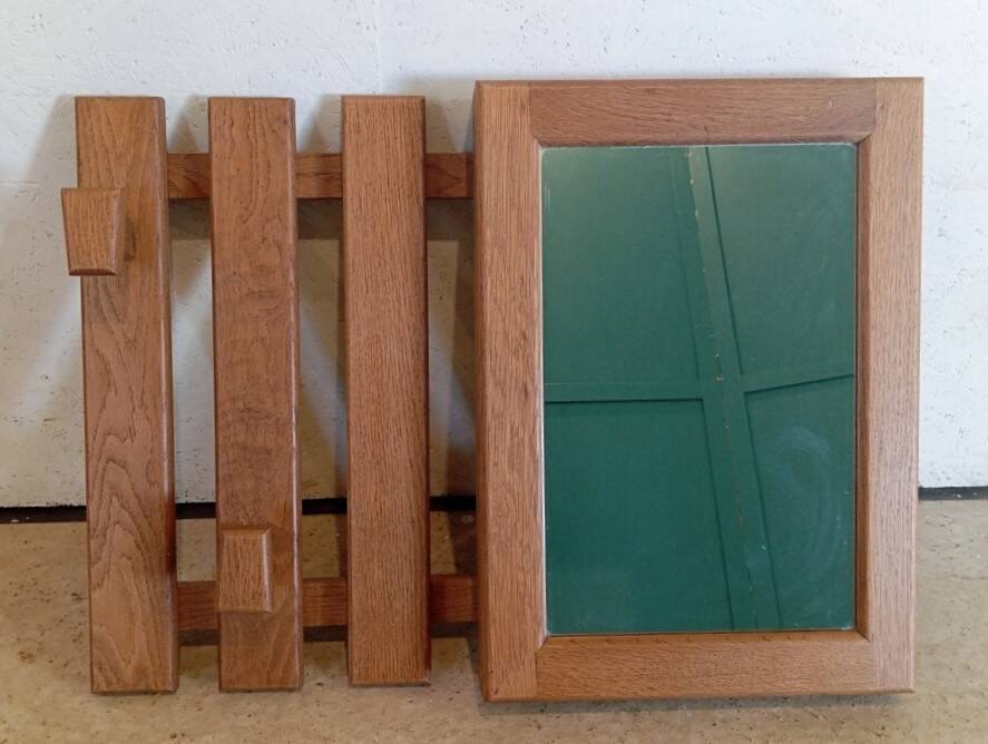 Wall-mounted wardrobe in solid oak