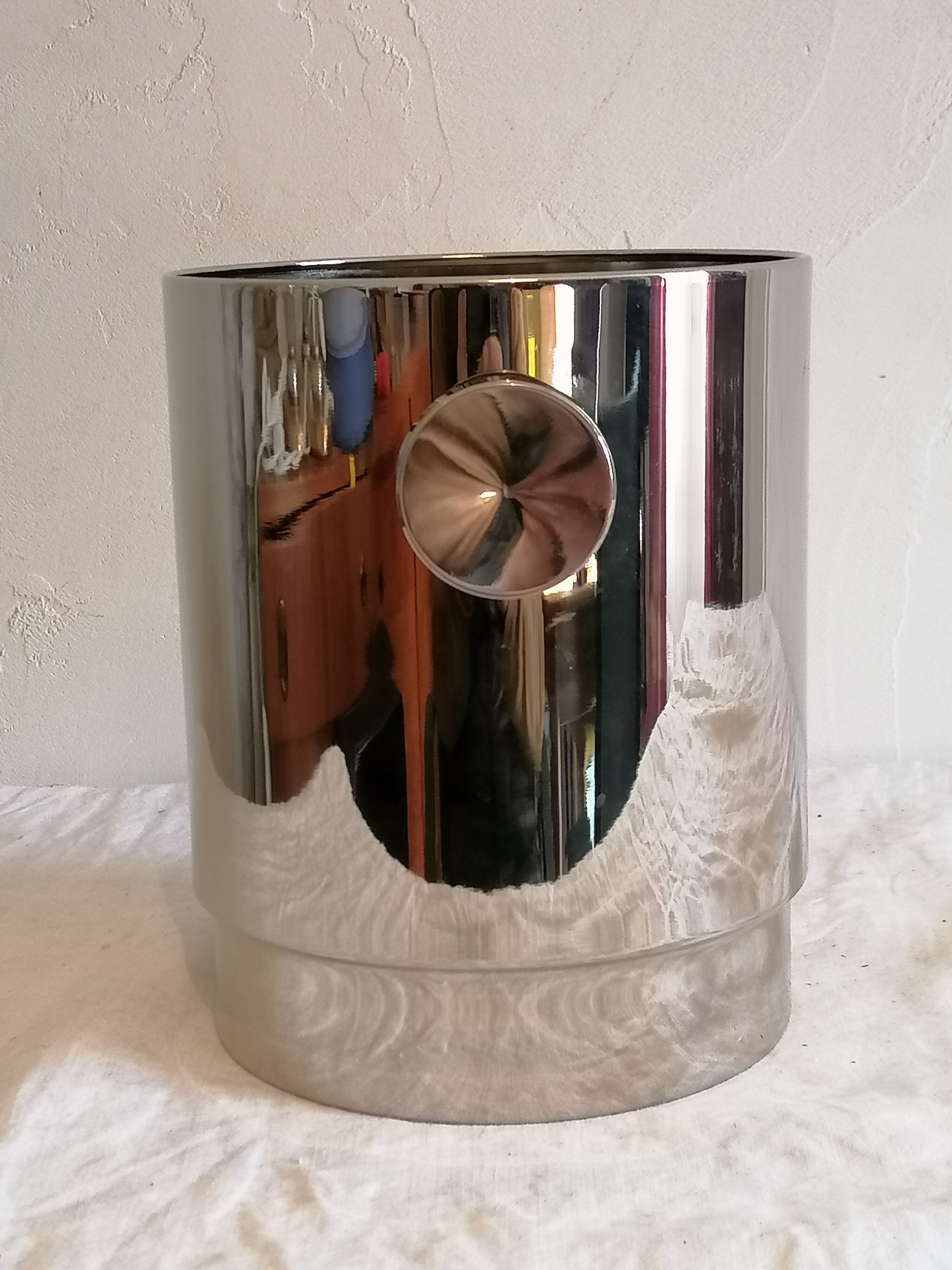 Design champagne bucket. chrome-plated steel