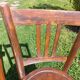 chaises bistrot en bois, foncées
