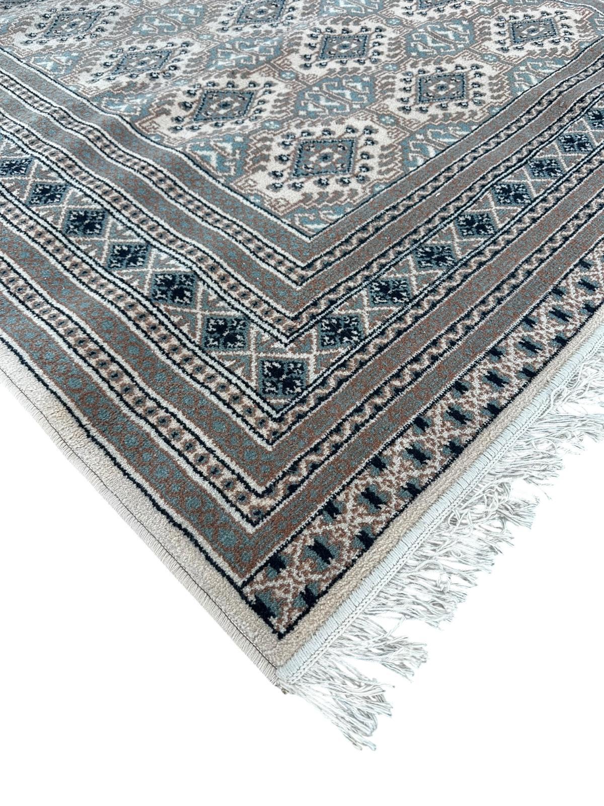 Oriental style rug 230cm x 170cm
