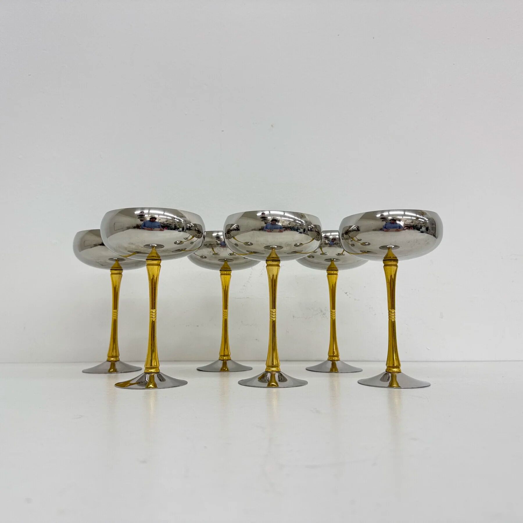 Ensemble de 6 coupes à champagne en acier inoxydable et laiton italien des années 1970.