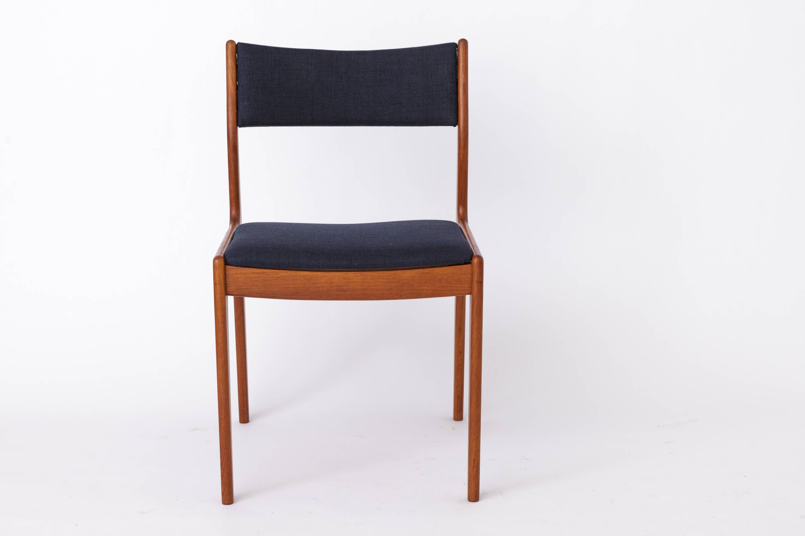Set of 4 Vintage Danish Teak Chairs | Johannes Andersen | Idum Møbelfabrik