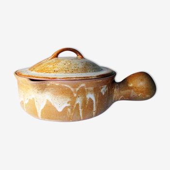 Sandstone pan with lid