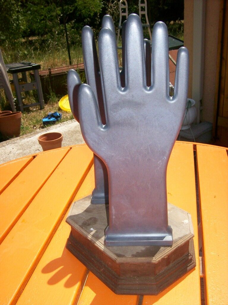 Pair of mussels in gloves 40s