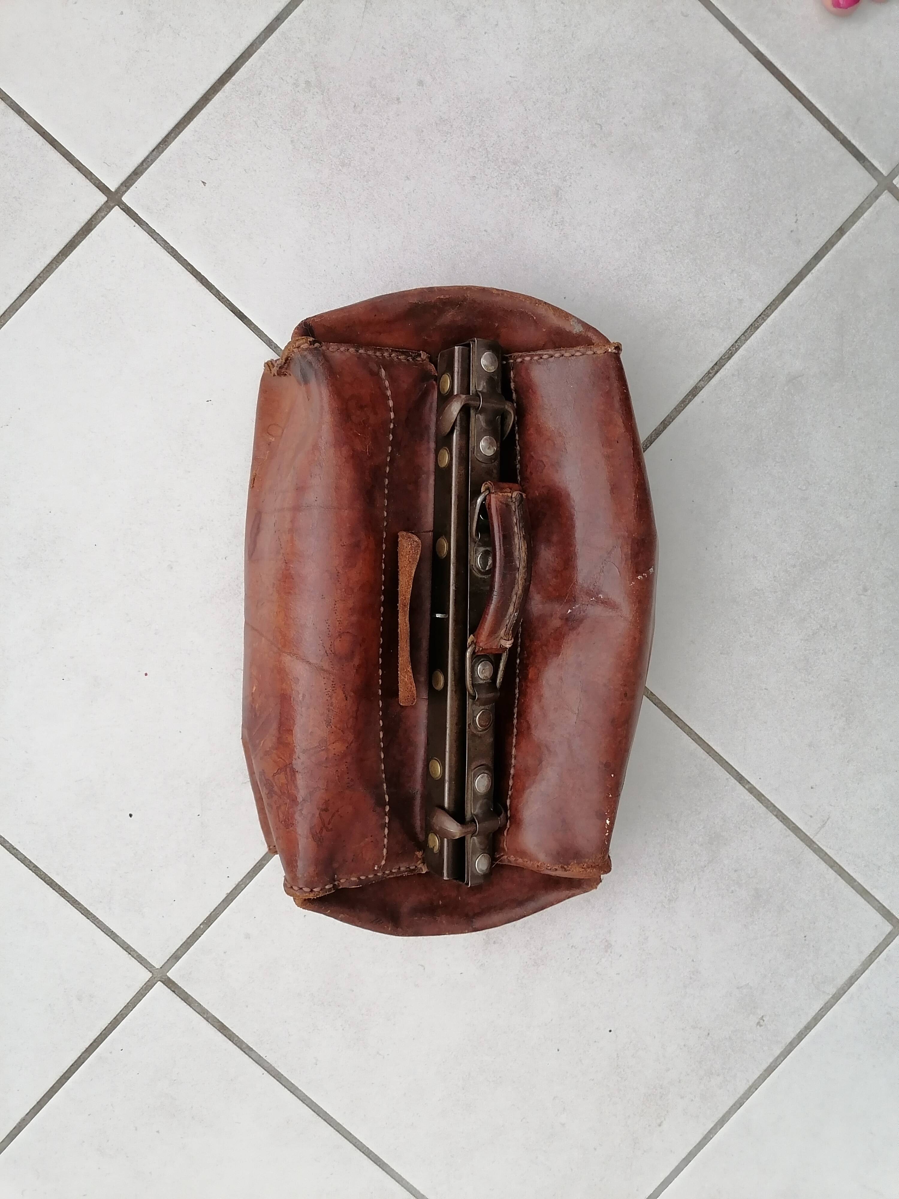 Leather doctor's bag