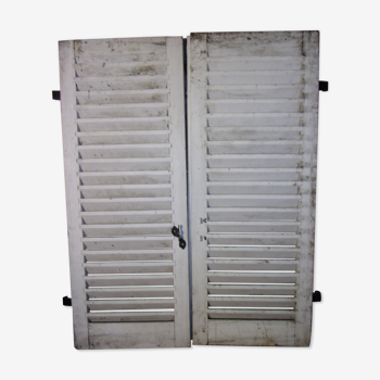 Pair of shutters in pine H 128 x L 100 cm