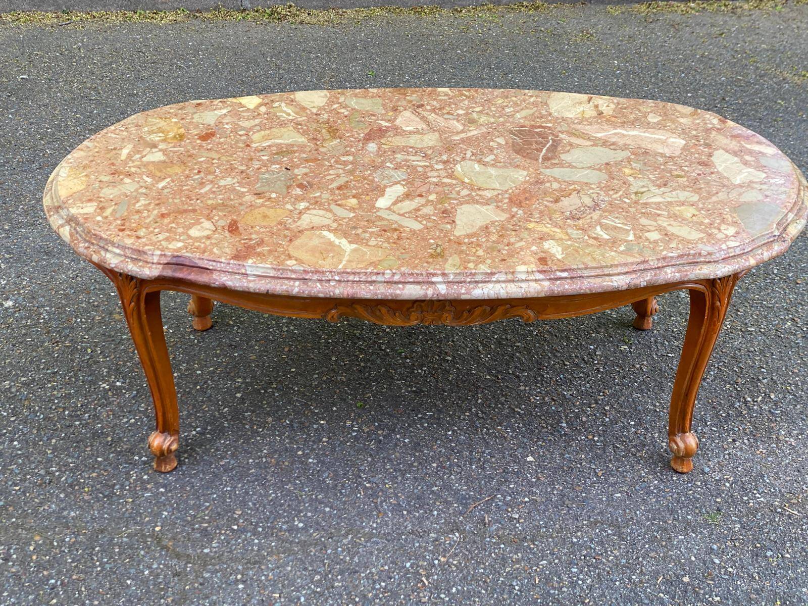 Vintage Louis XV coffee table in solid wood and pink marble.